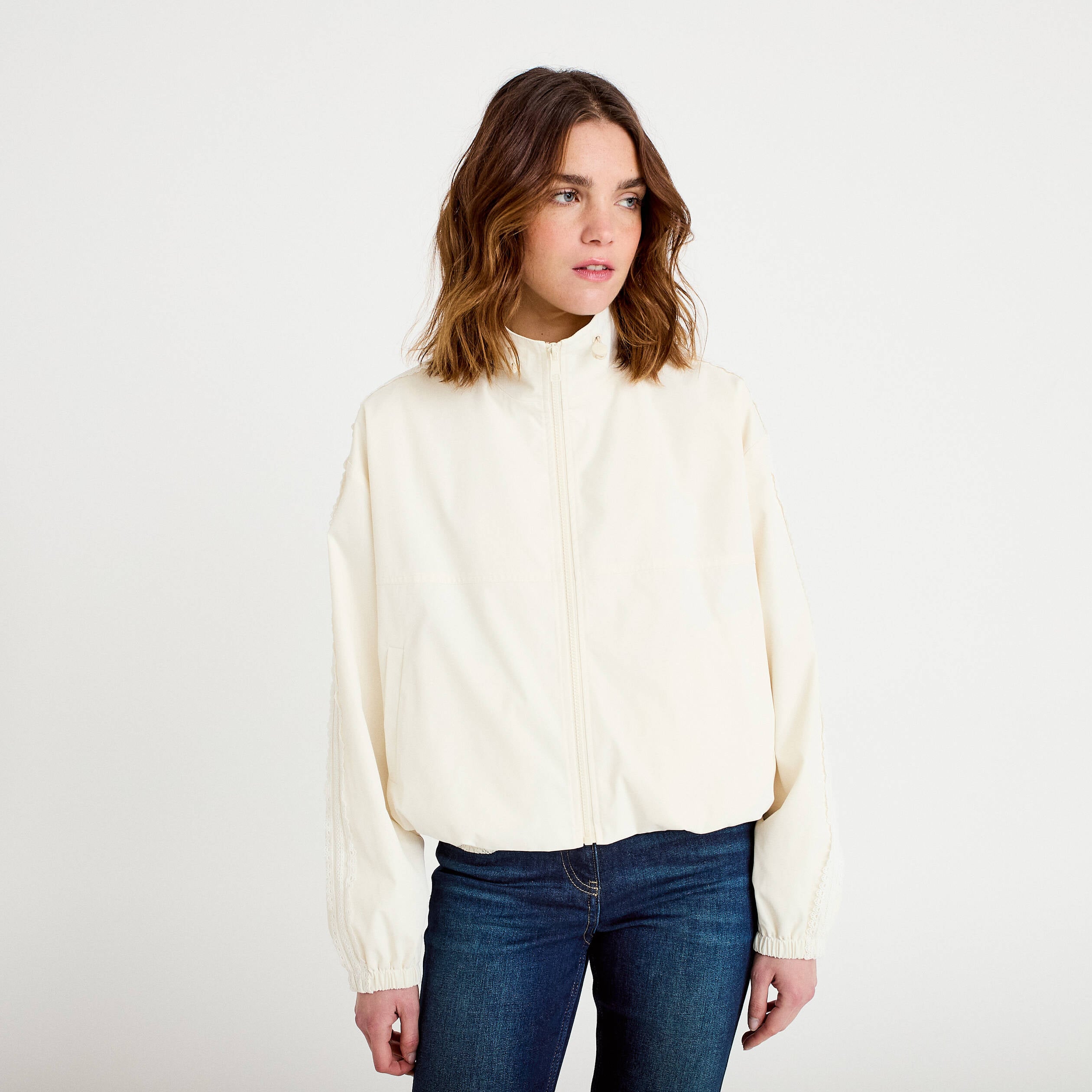 Veste col montant bas resserr&eacute; dentelle ecru femme