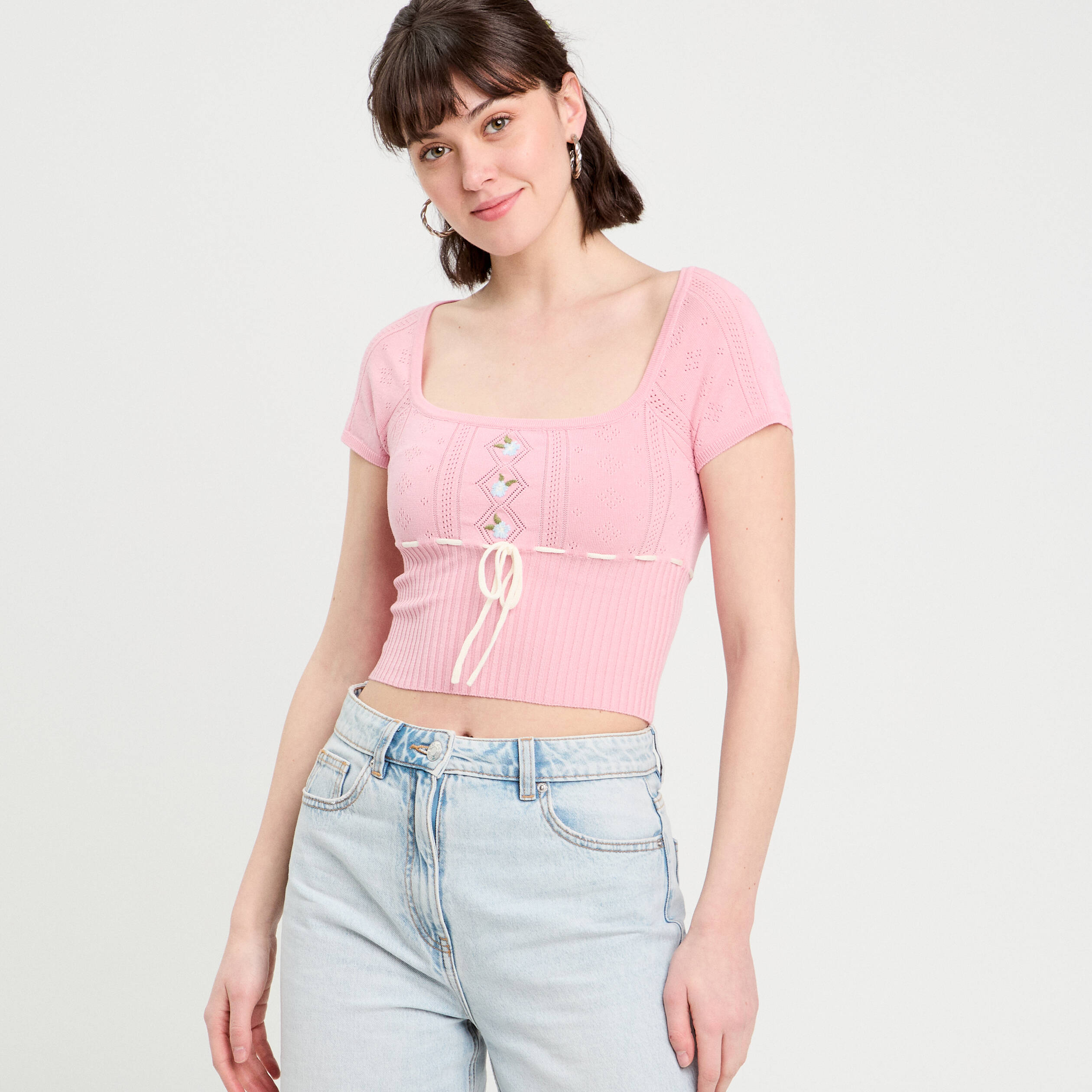 Pull cropped brod&eacute; rose poudr&eacute;e femme
