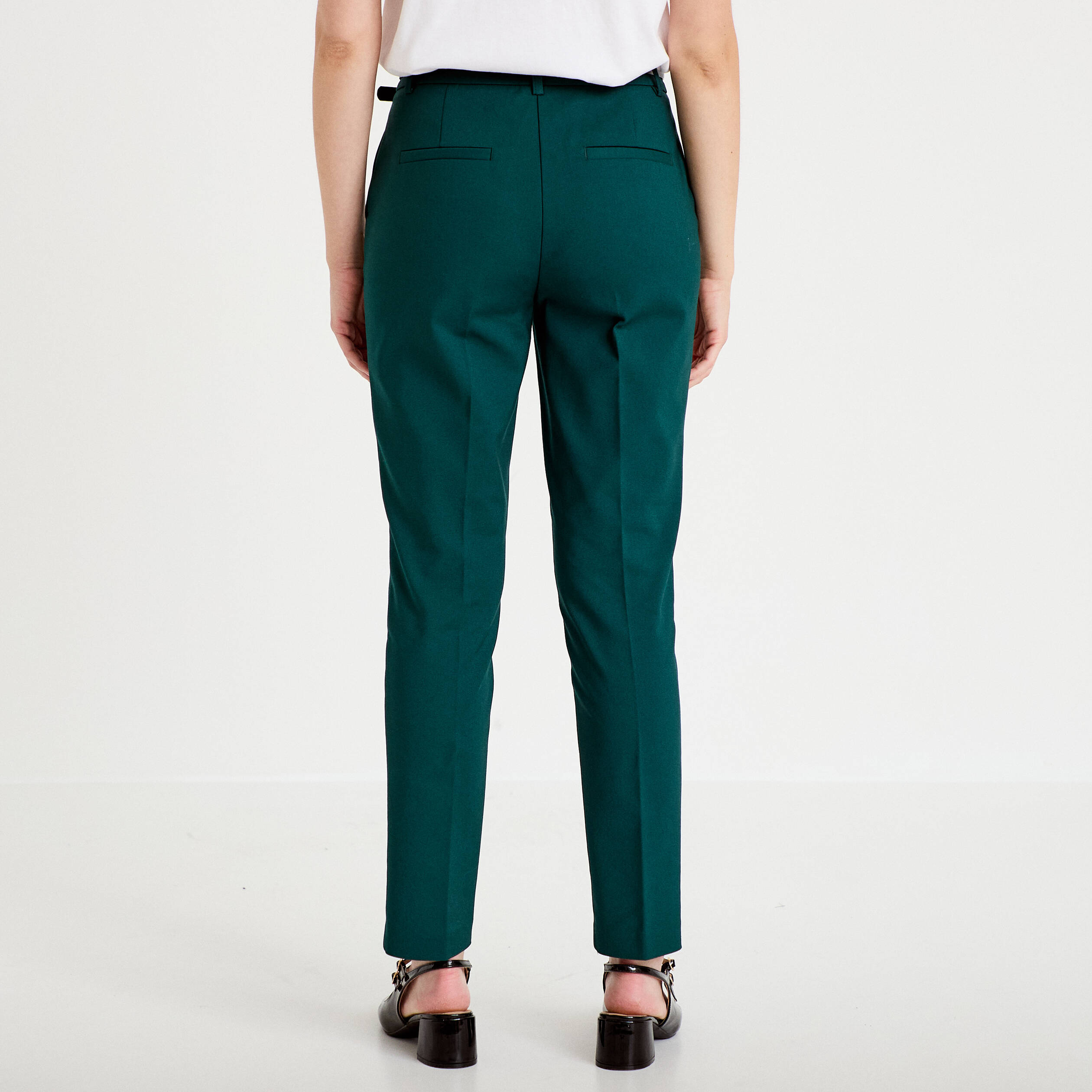Pantalon cigarette ceintur&eacute; vert fonc&eacute; femme