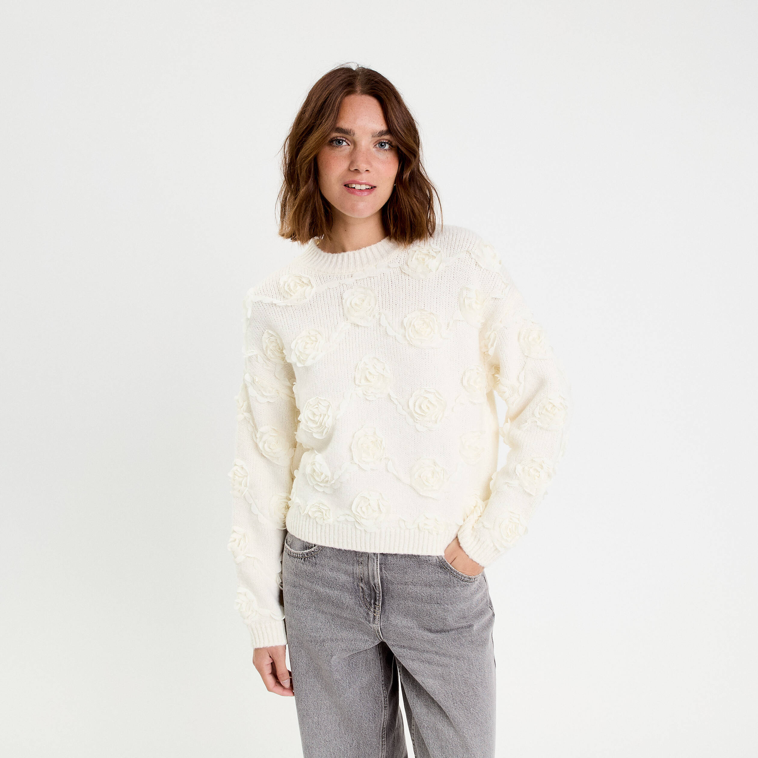 Pull fleurs en relief ecru femme