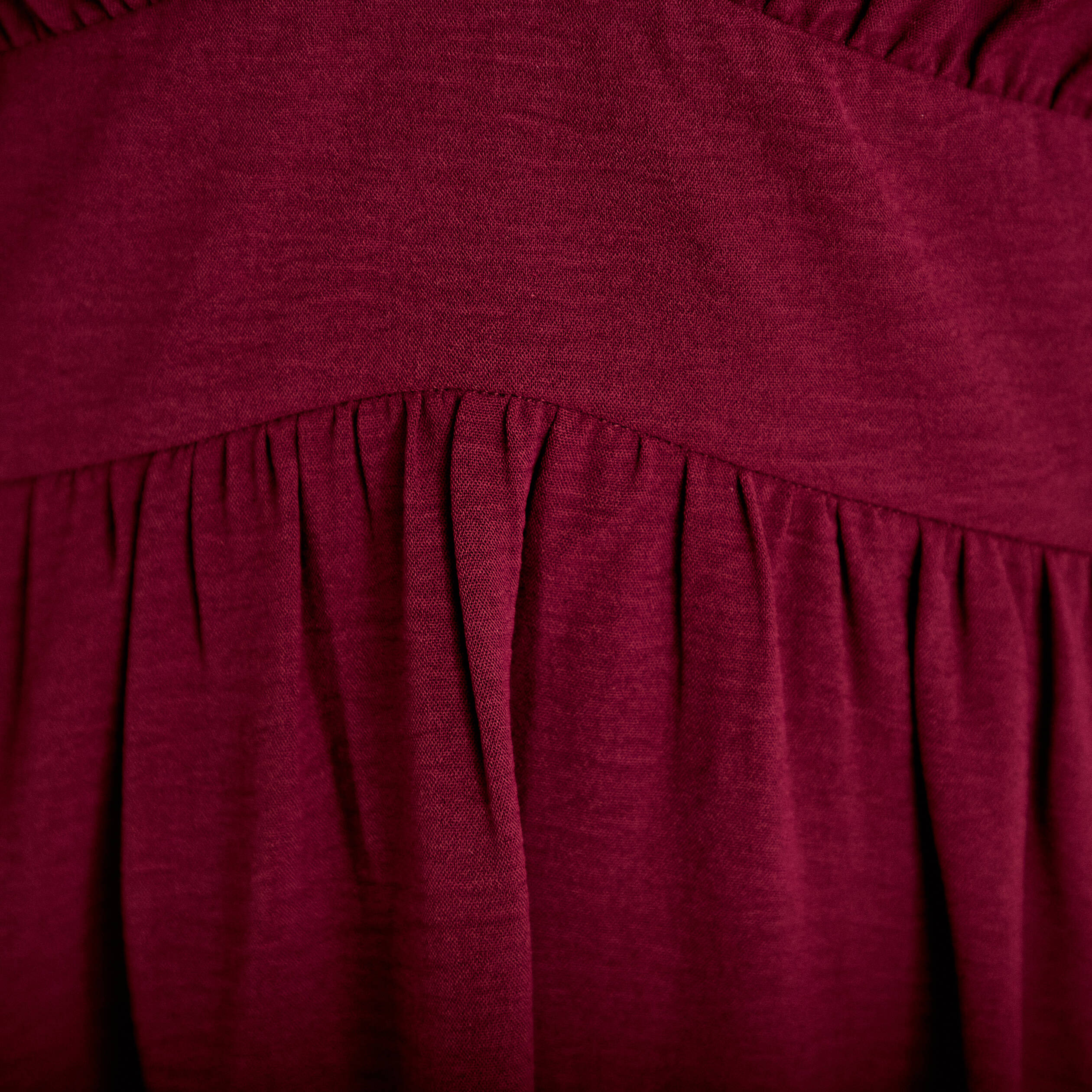 Robe courte &eacute;vas&eacute;e col v manches 3/4 bordeaux femme