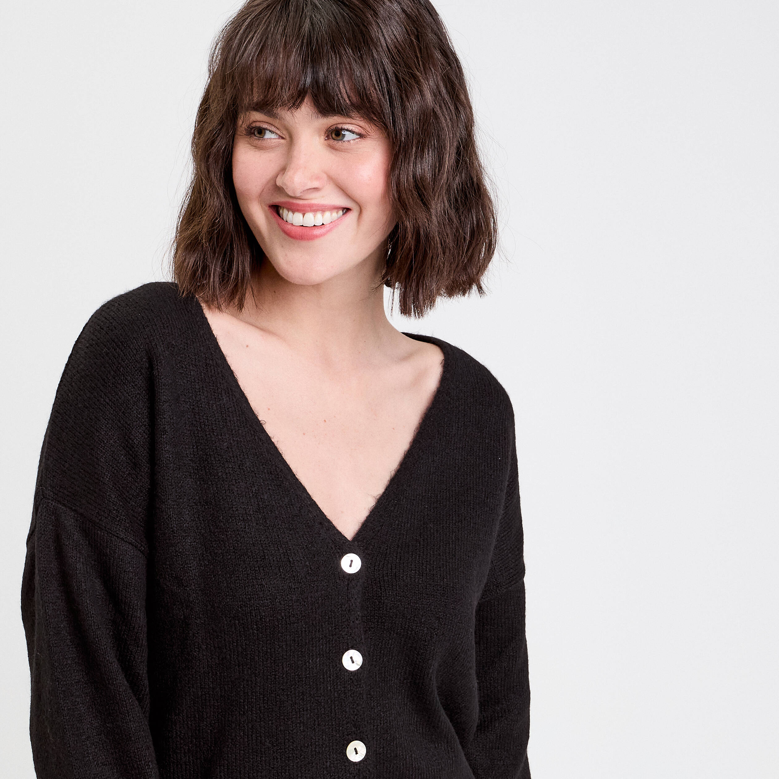 Gilet boutonn&eacute; avec col en V noir femme