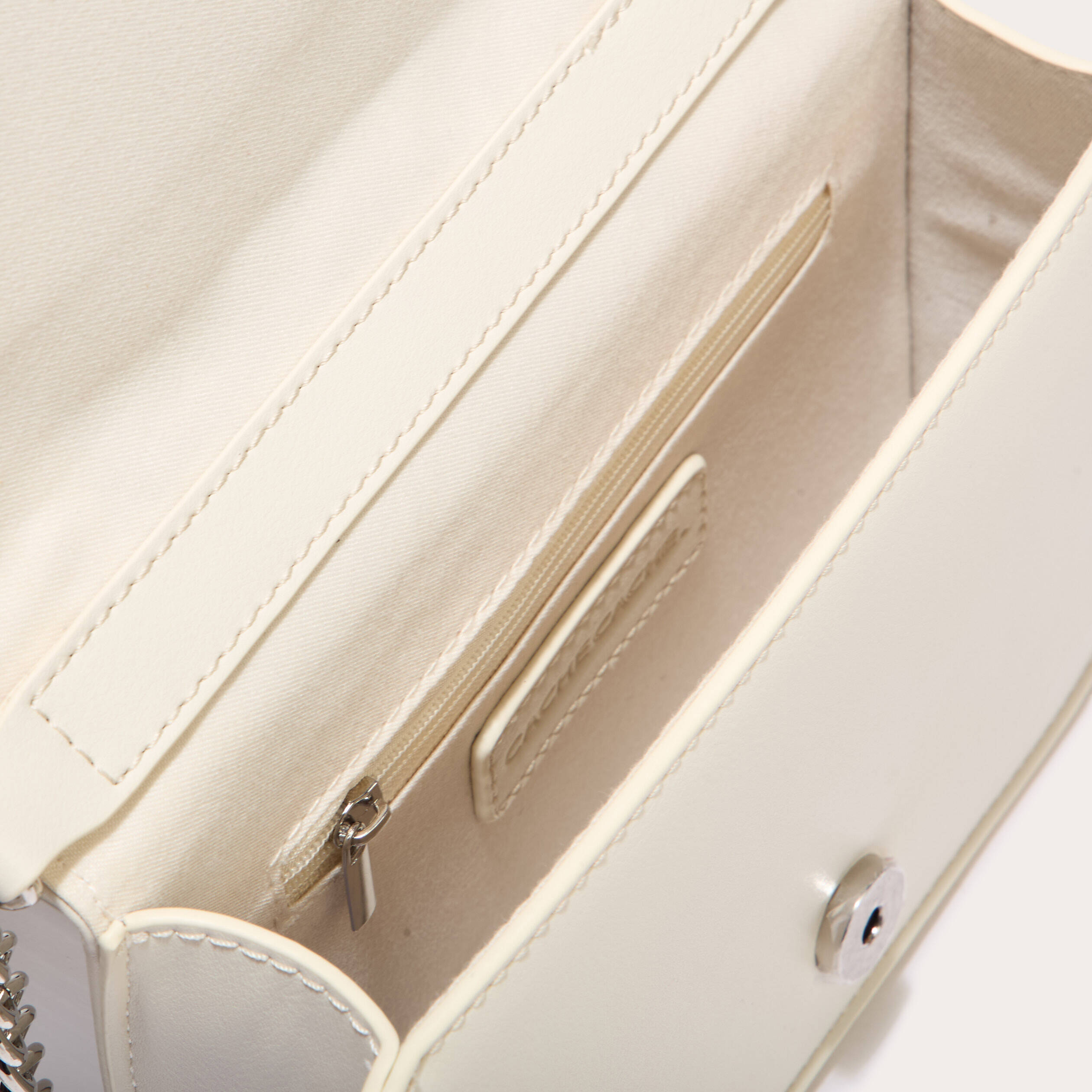 Sac matelassé avec chaîne ecru femme