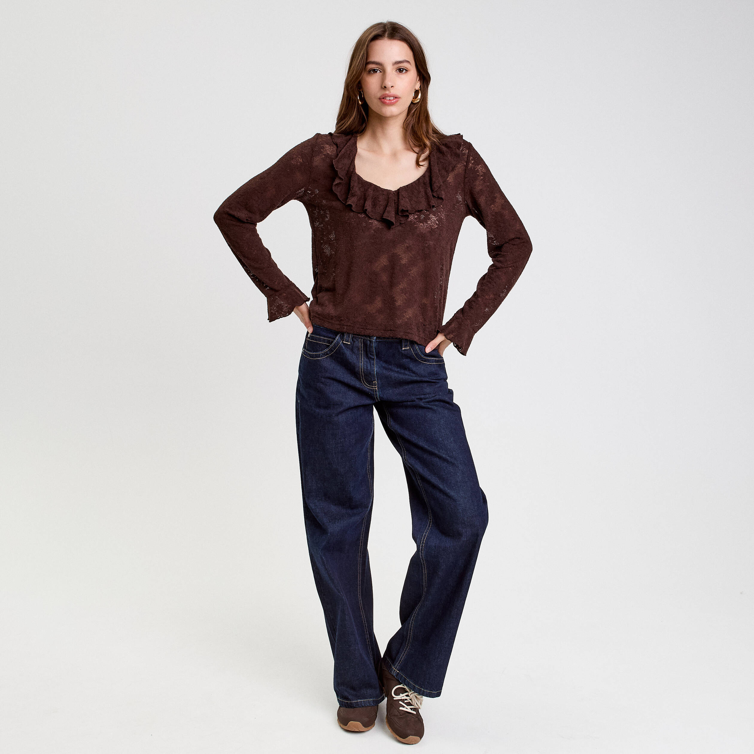 Blouse ajour&eacute;e manches longues marron fonc&eacute; femme