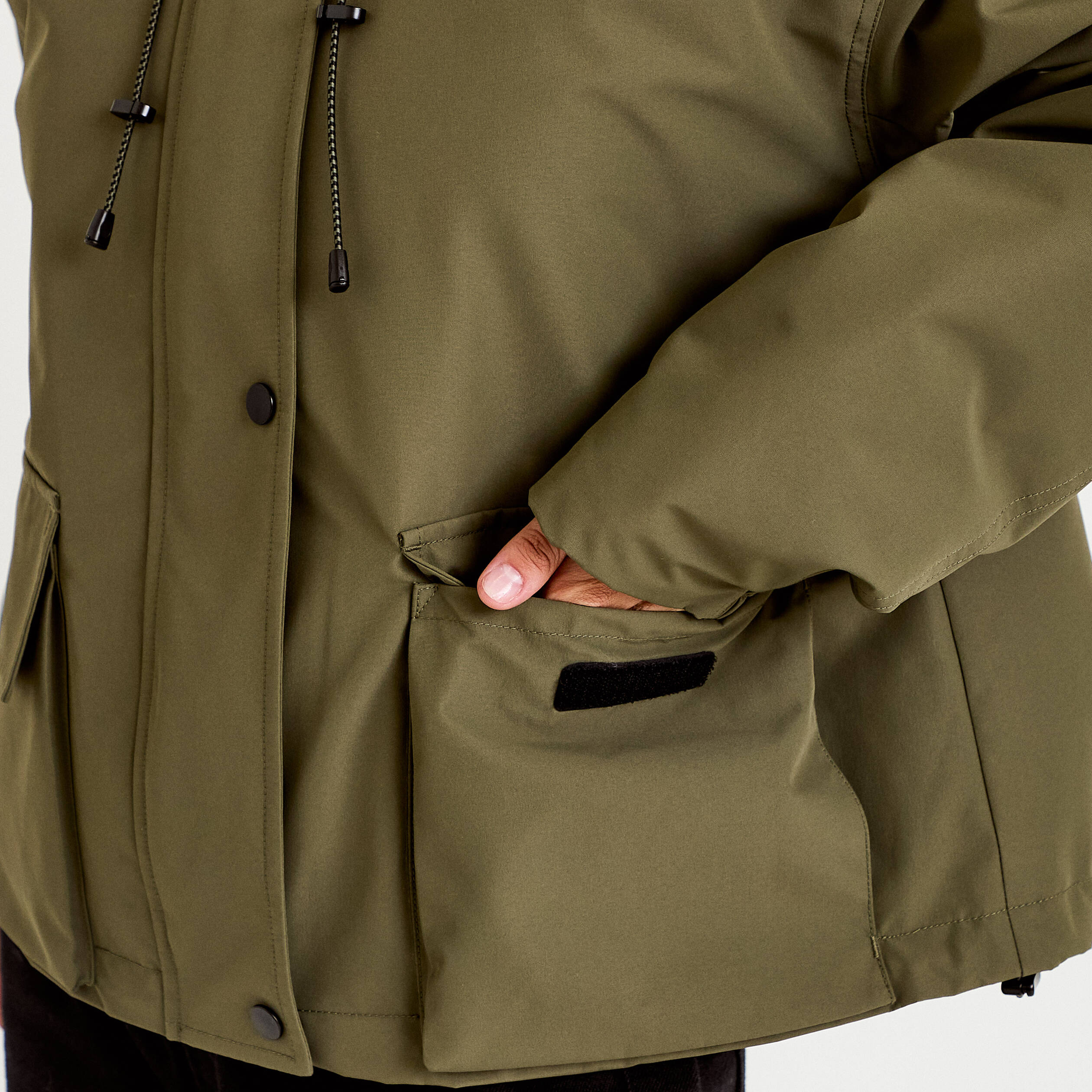 Veste courte bas resserr&eacute; &agrave; capuche vert kaki femme