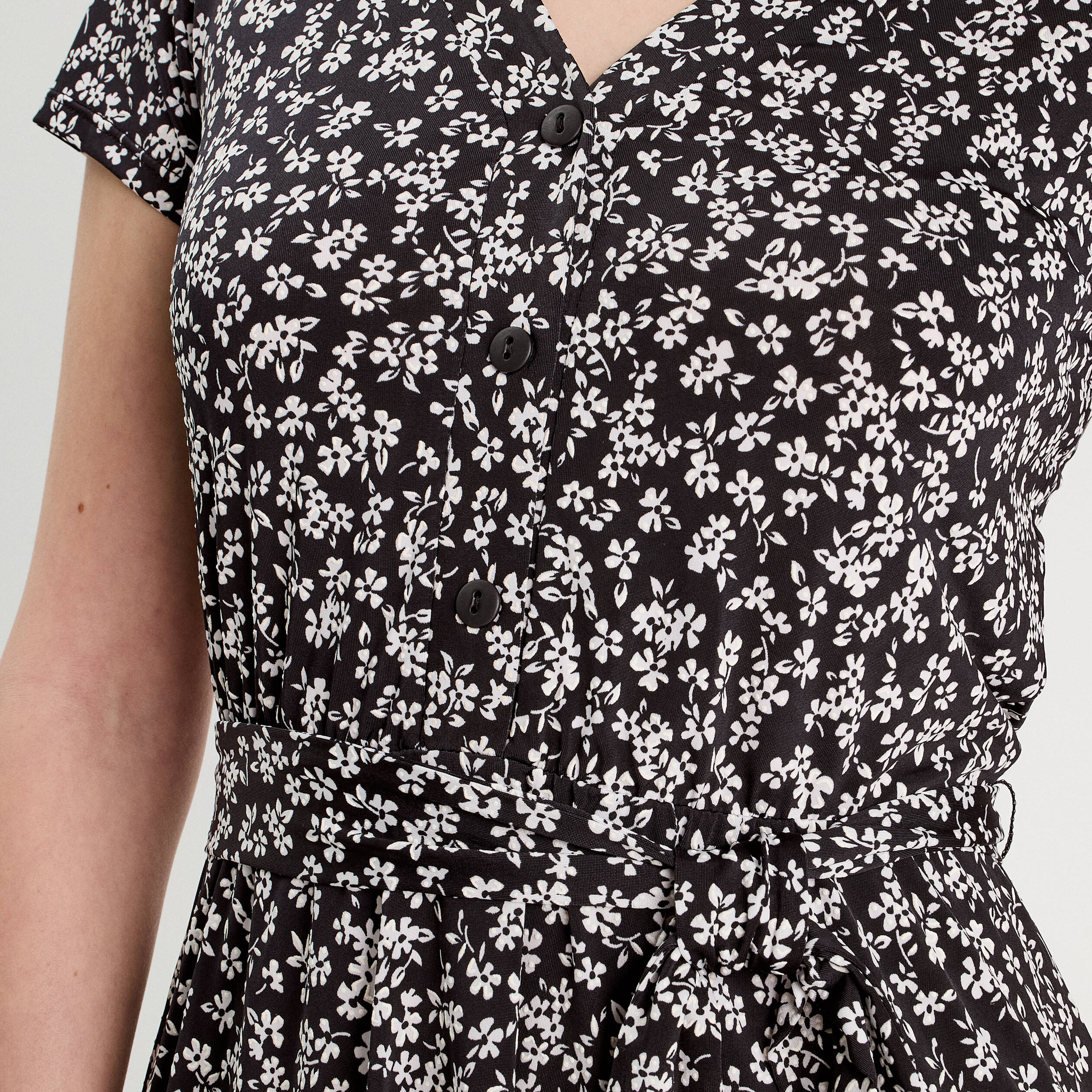 Robe &eacute;vas&eacute;e boutonn&eacute;e noir femme