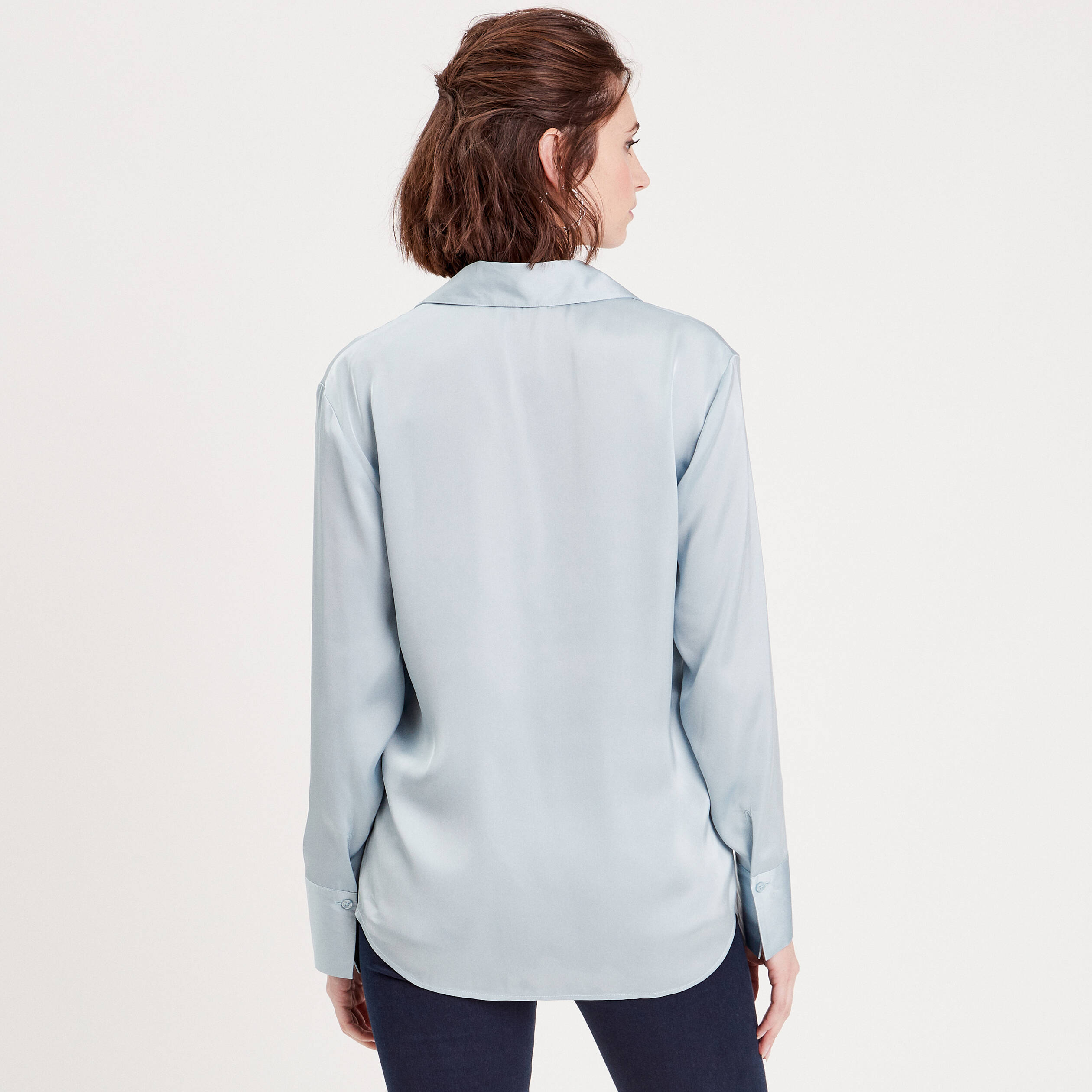 Chemise satin&eacute;e bleu clair femme