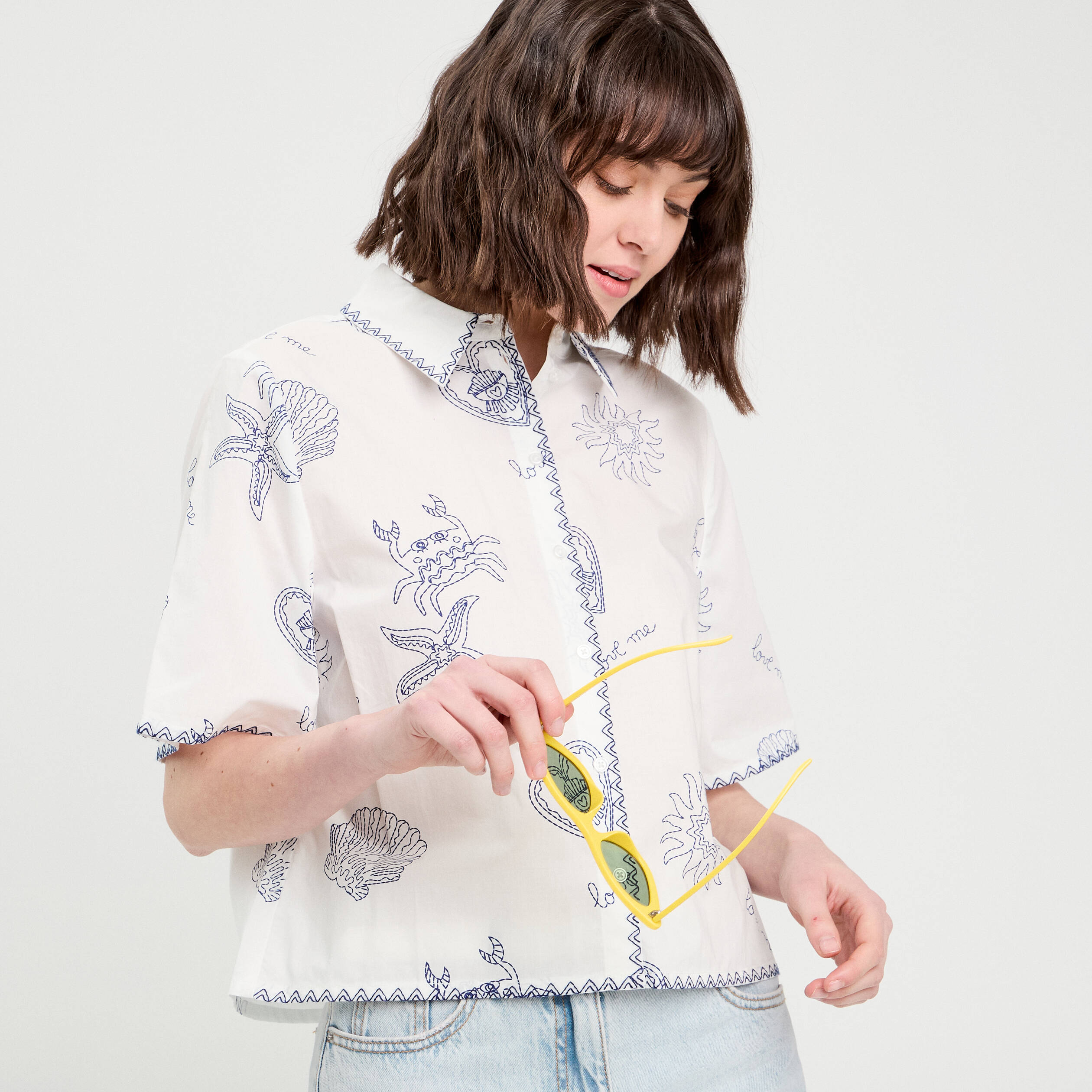 Chemise manches courtes brod&eacute;e bleu marine femme