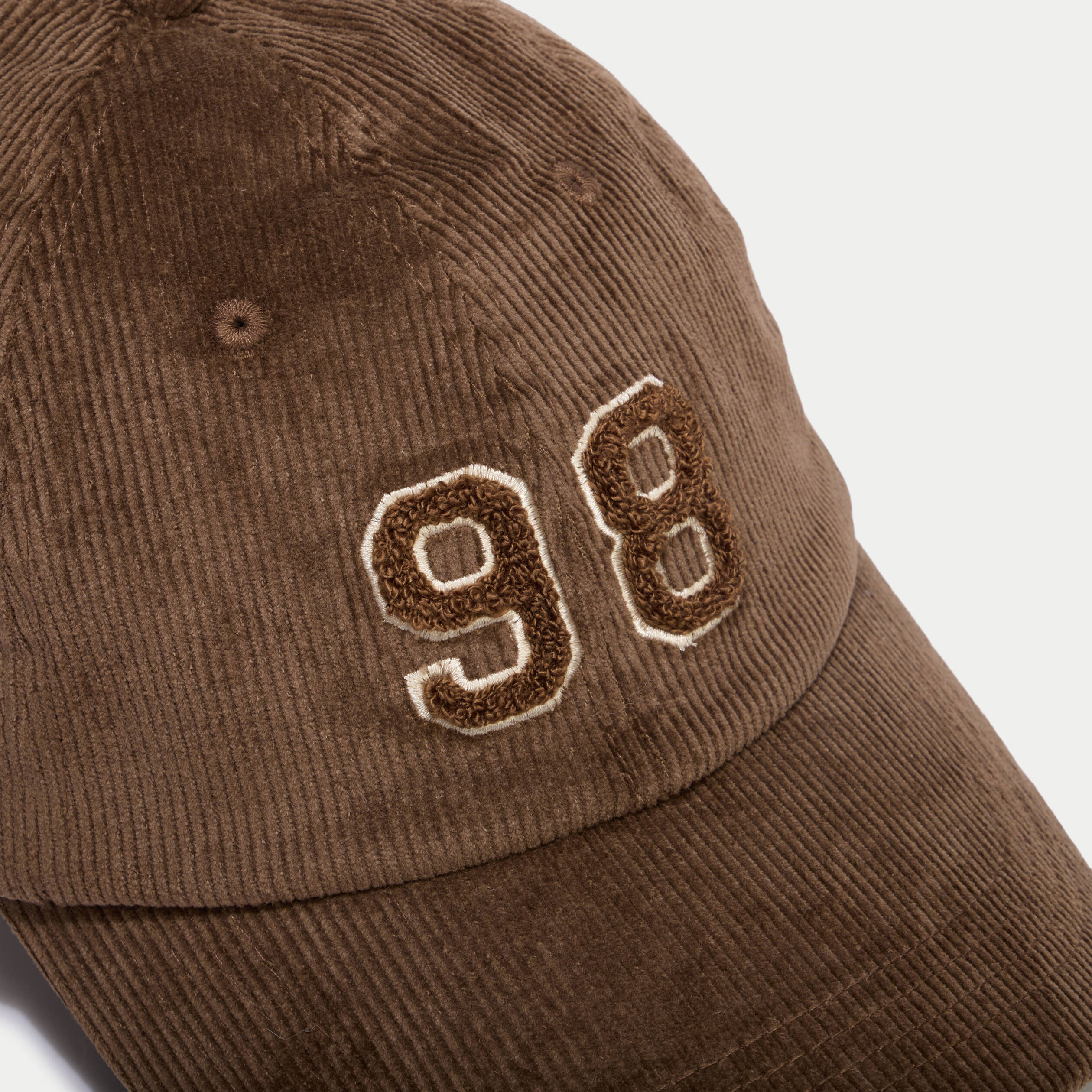 Casquette en velours marron fonc&eacute; femme