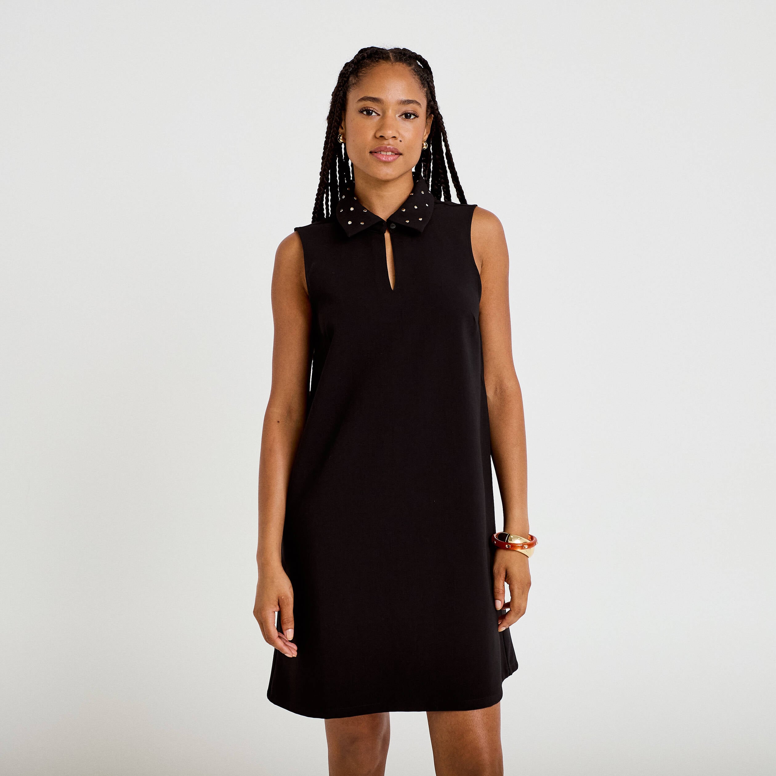 Robe droite courte col chemise clout&eacute;e noir femme