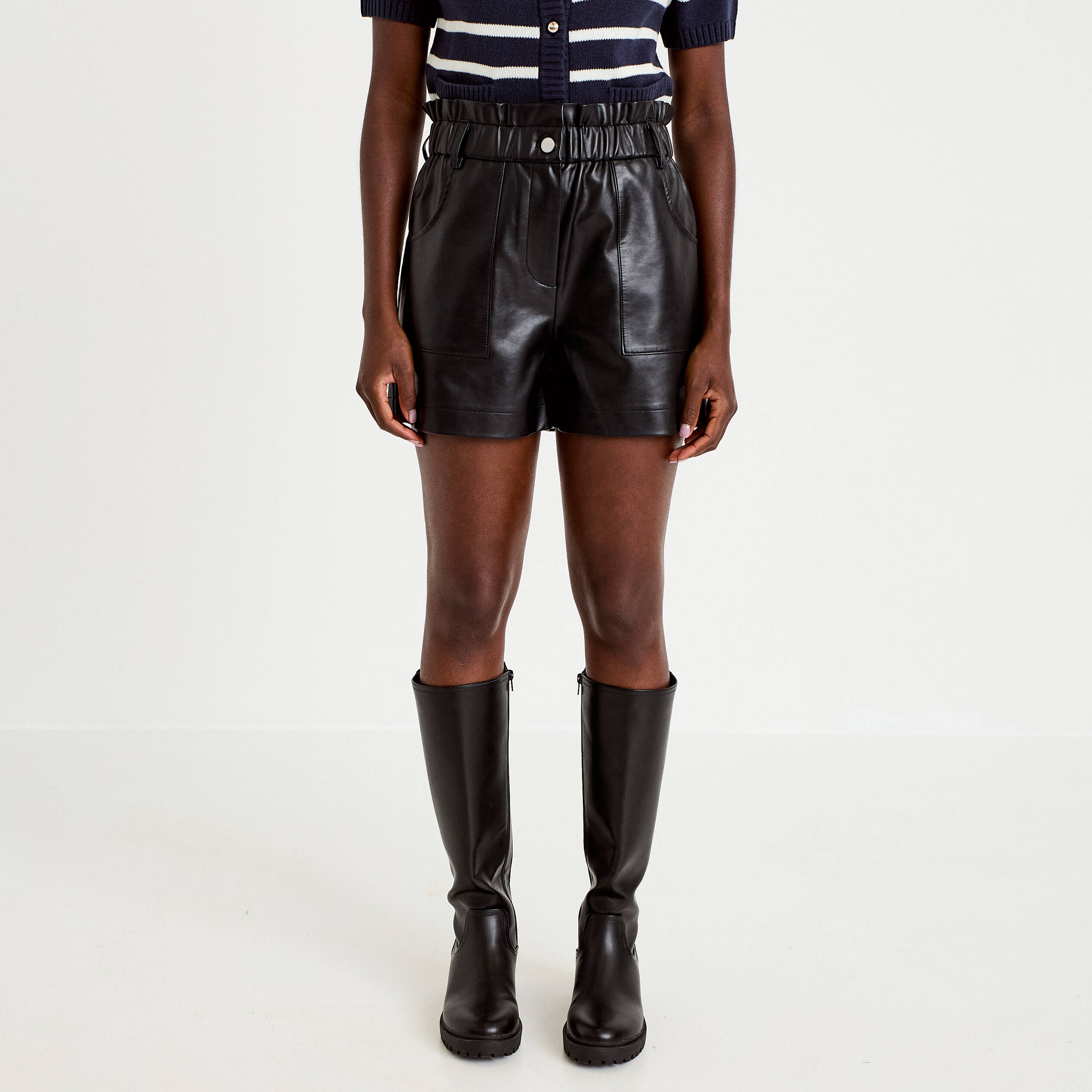 Short large taille haute en similicuir noir femme