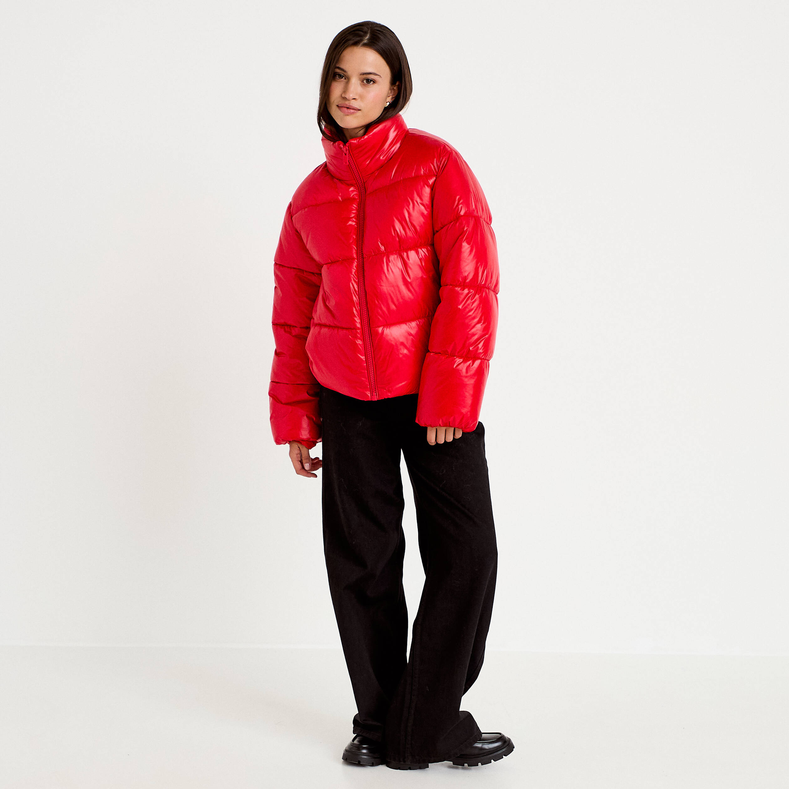 Doudoune col montant bas resserr&eacute; rouge femme