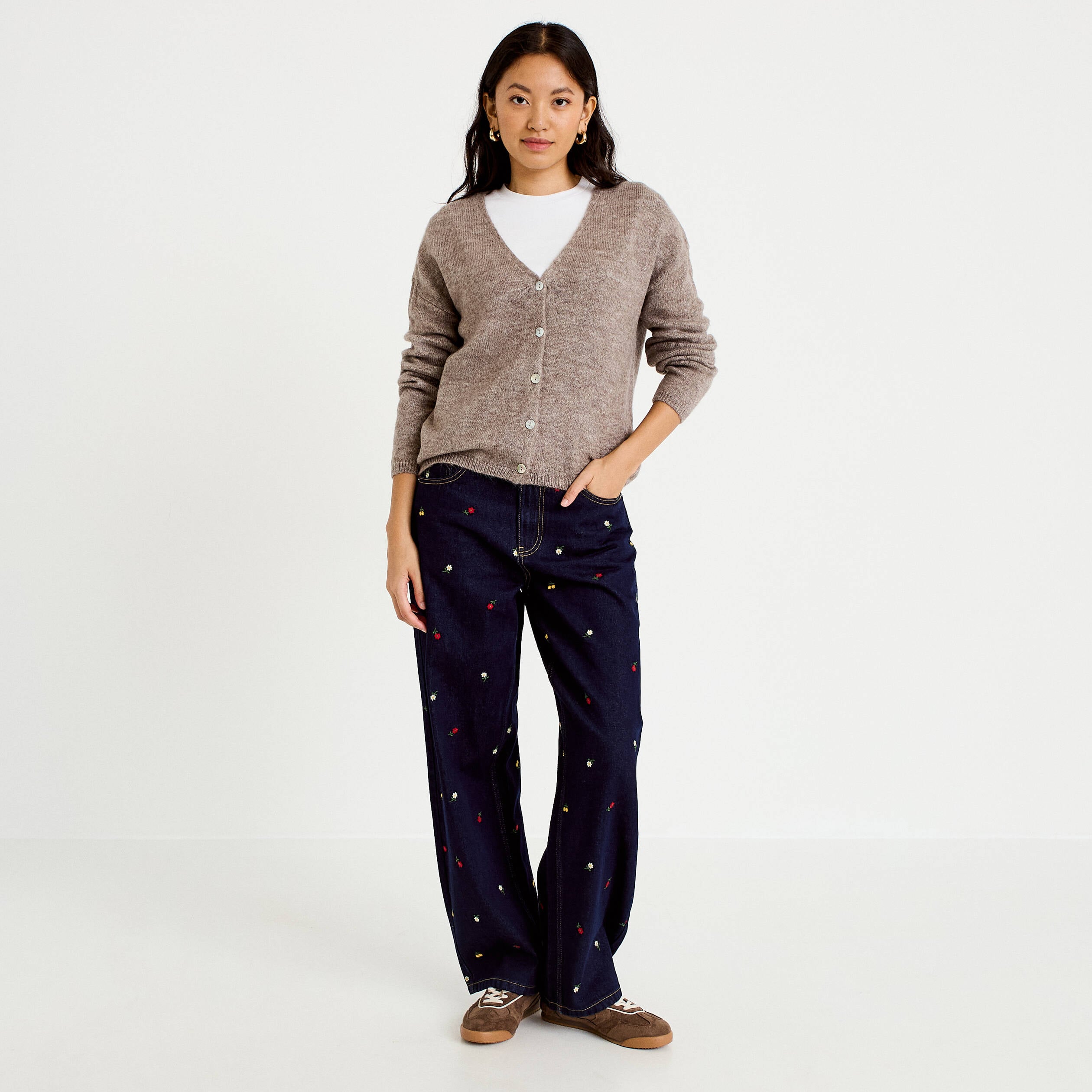 Jean avec broderie bleu marine femme