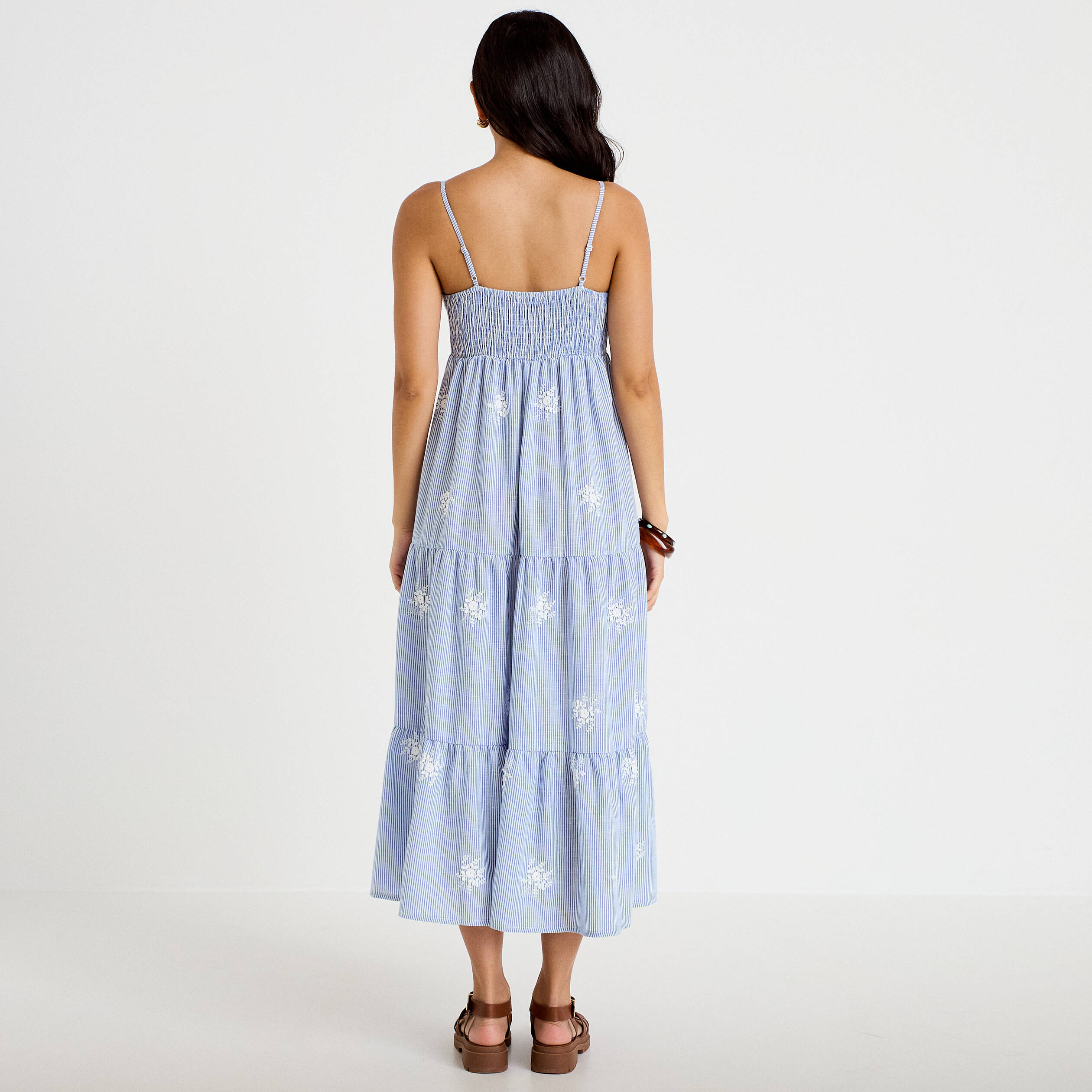 Robe longue &eacute;vas&eacute;e &agrave; fines bretelles blanc femme