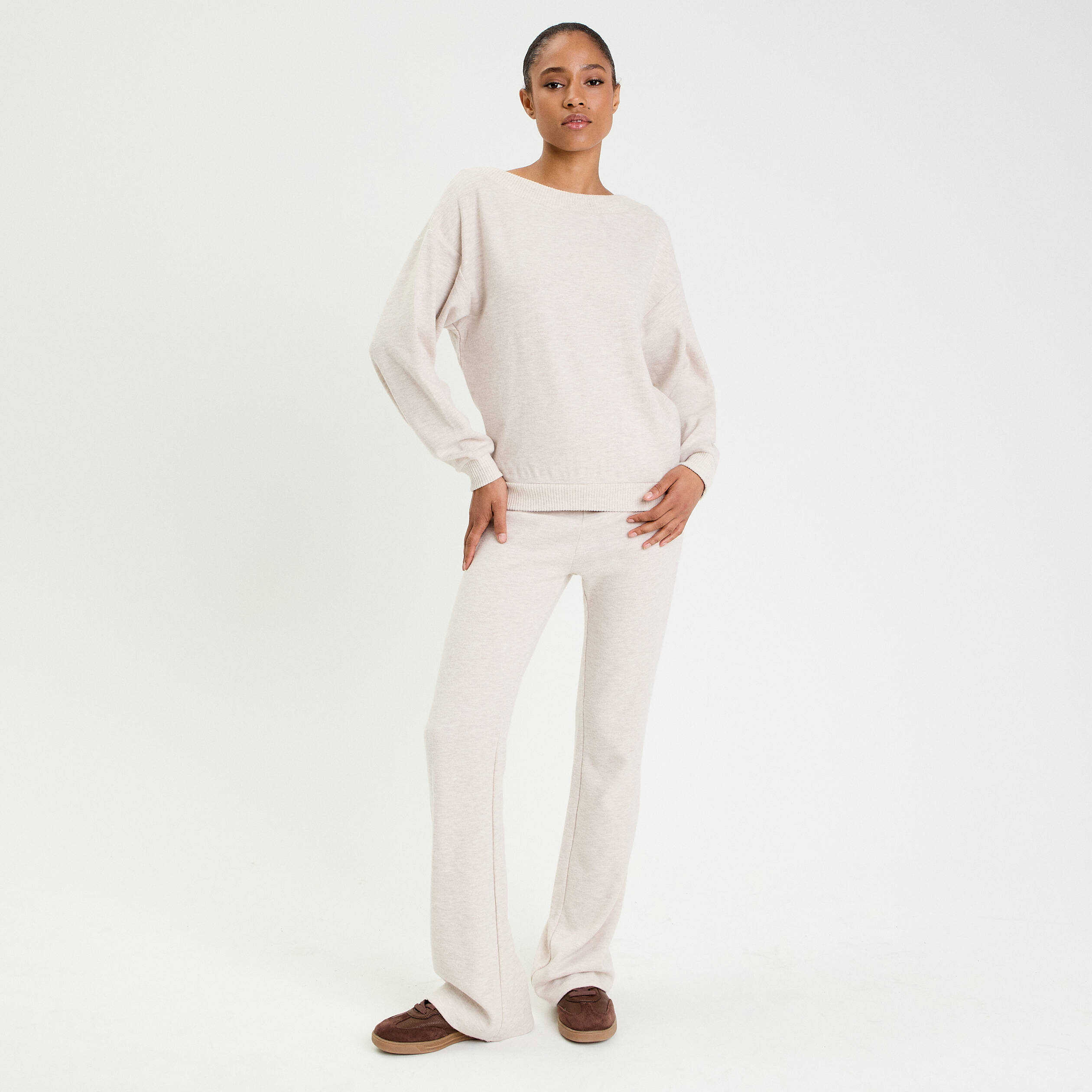 Sweat duveteux col rond manches longues sable femme