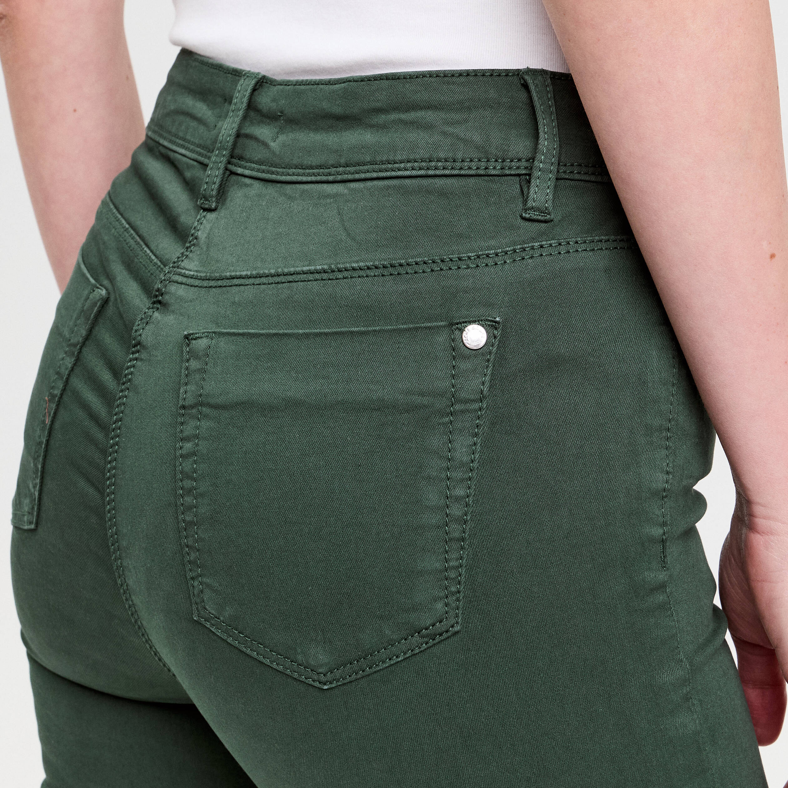 Jeans slim 5 poches vert fonc&eacute; femme