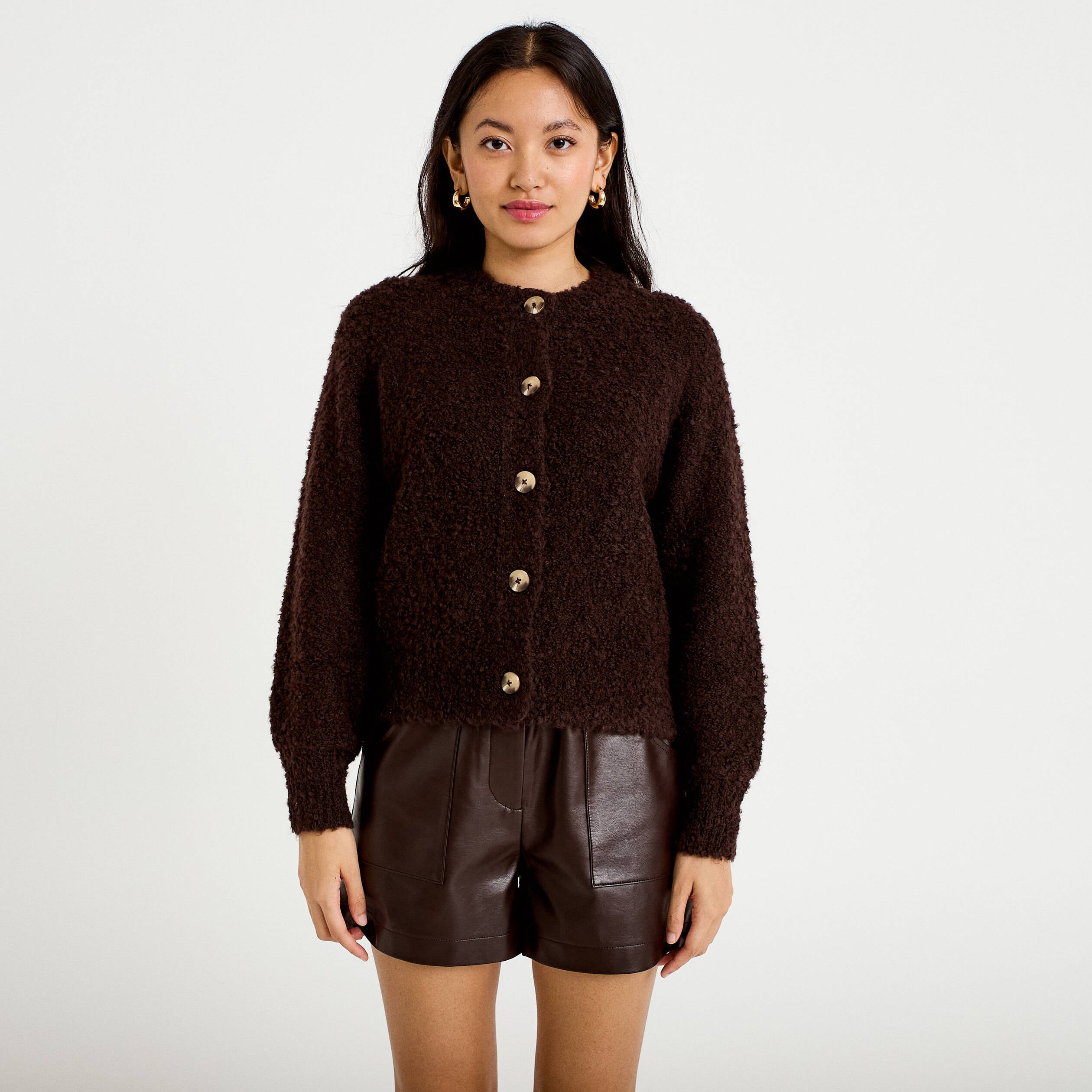 Gilet bouclette col rond manches longues marron fonc&eacute; femme