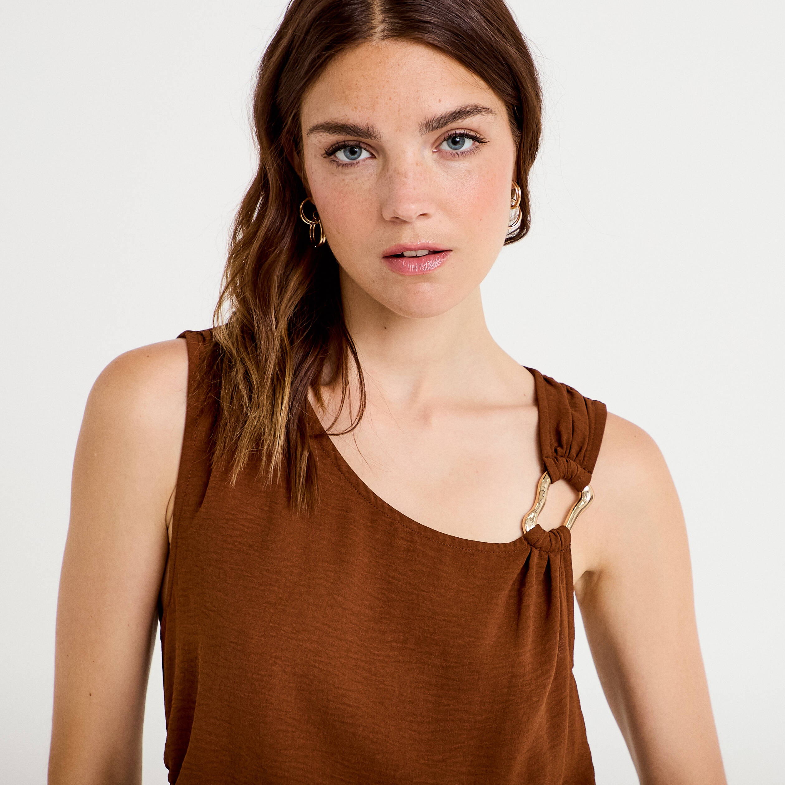 Combinaison large sans manches col rond marron femme