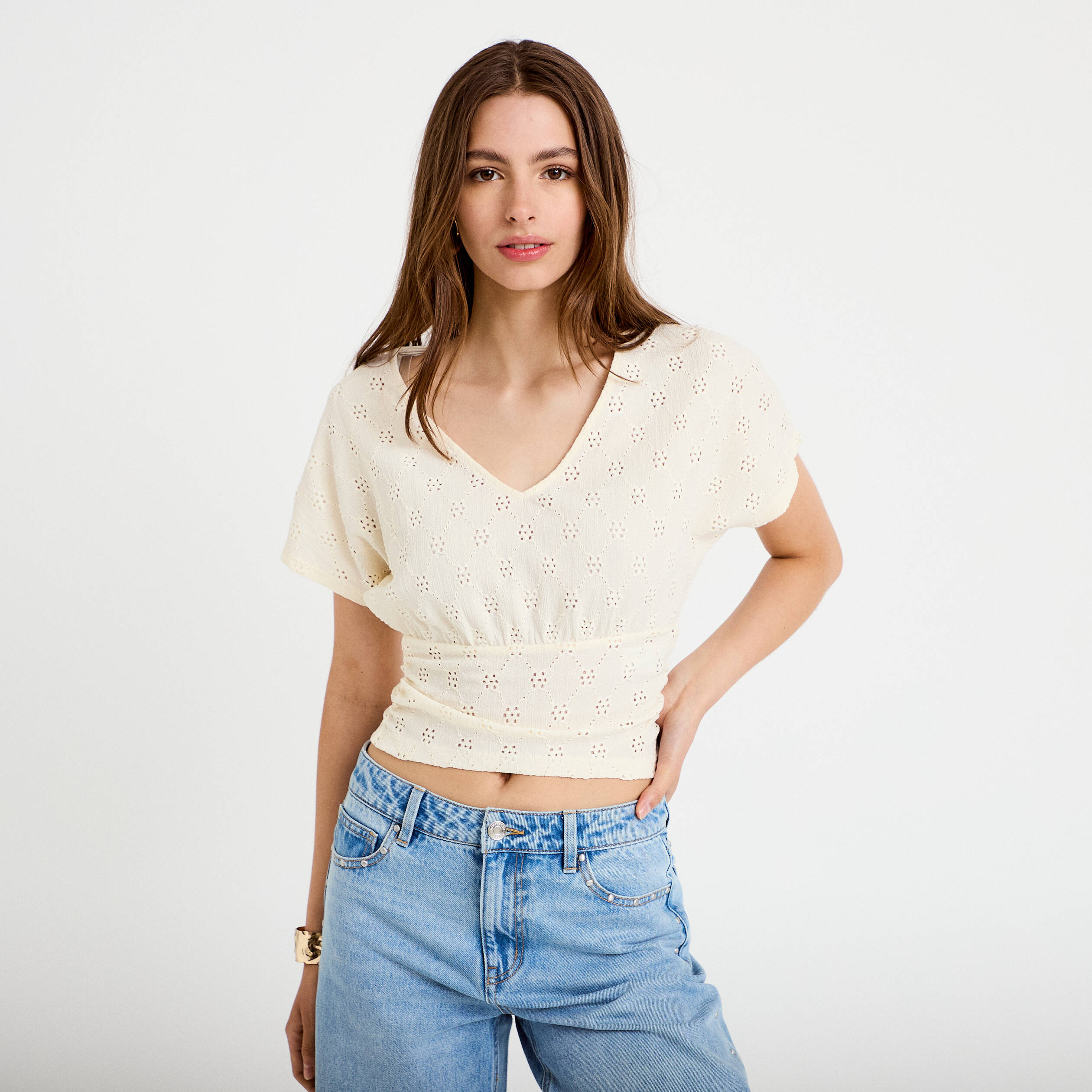 T-shirt ajour&eacute; col v manches courtes ecru femme