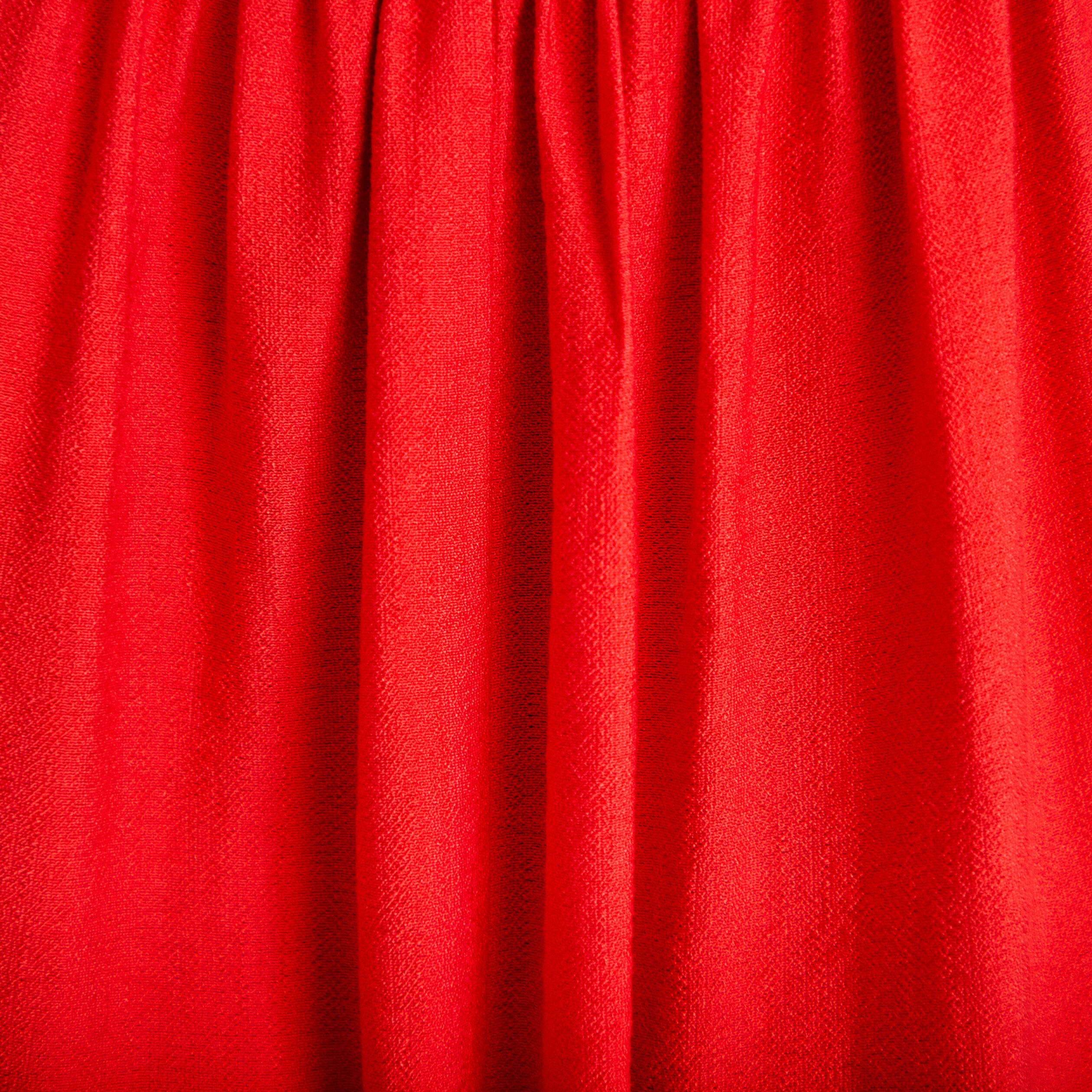 Robe longue &eacute;vas&eacute;e col v cr&ecirc;pe rouge femme
