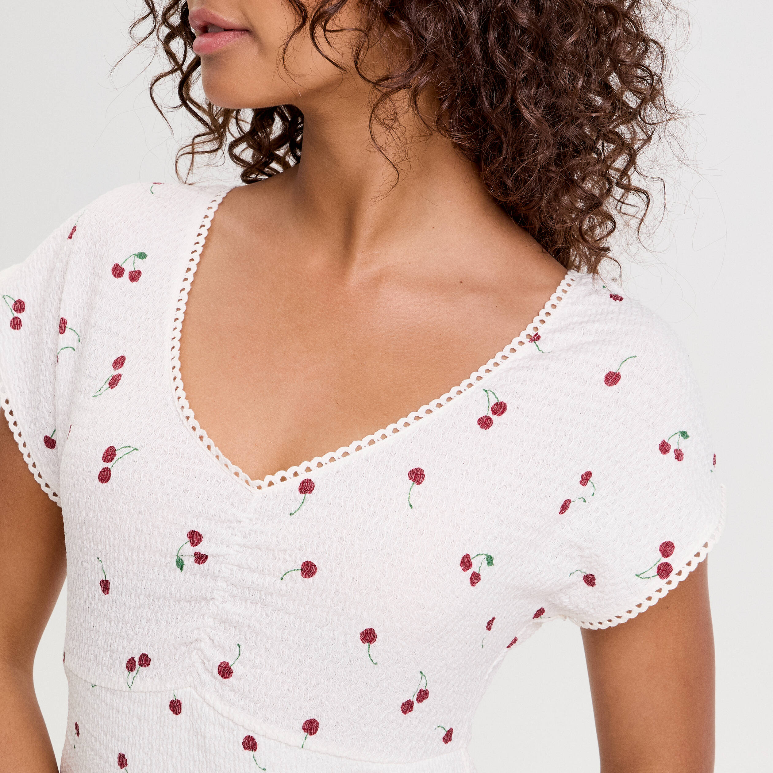 robe courte evasee col v manches courtes blanc femme Robe courte évasée col v manches courtes blanc femme