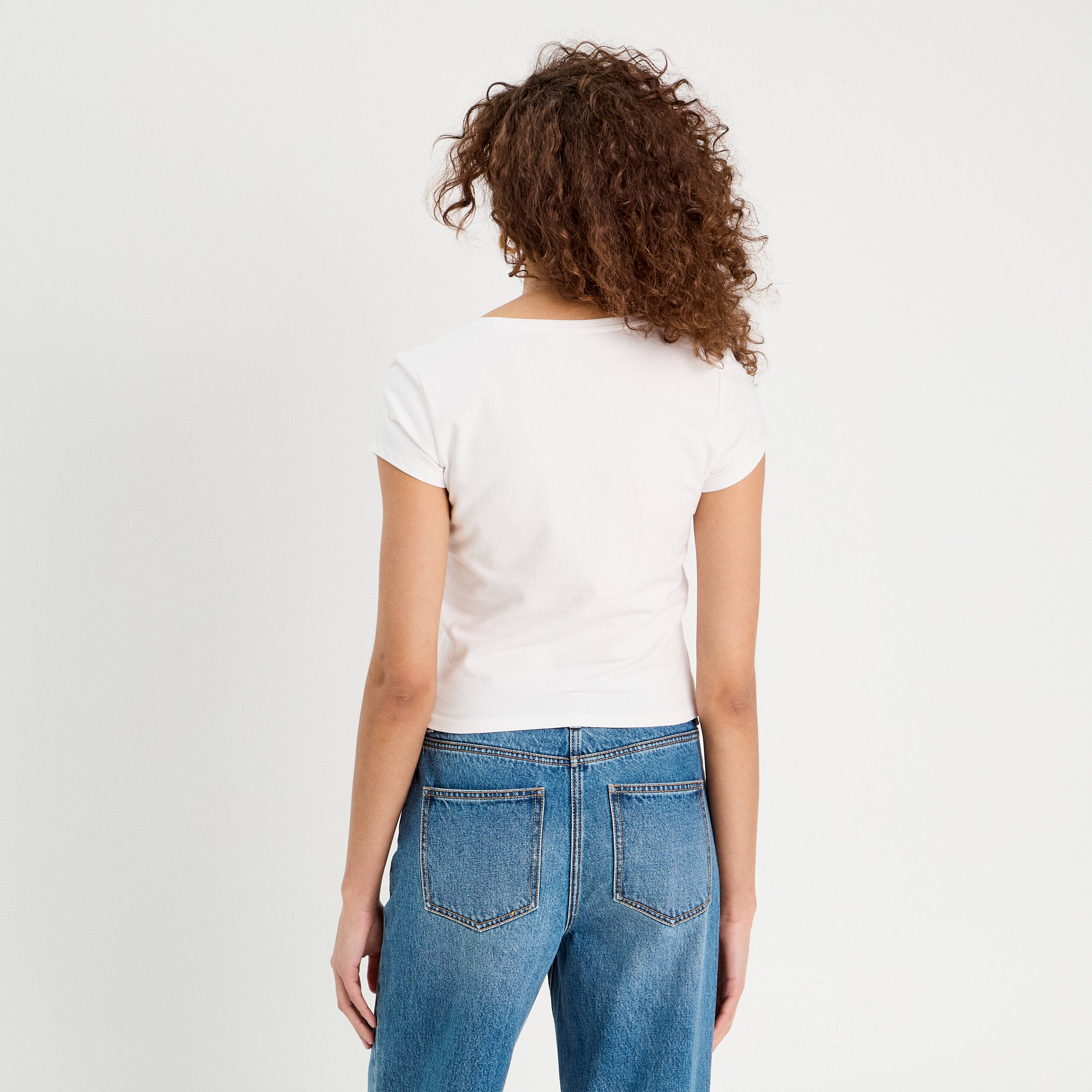 T-shirt d&eacute;tails brod&eacute;s blanc femme