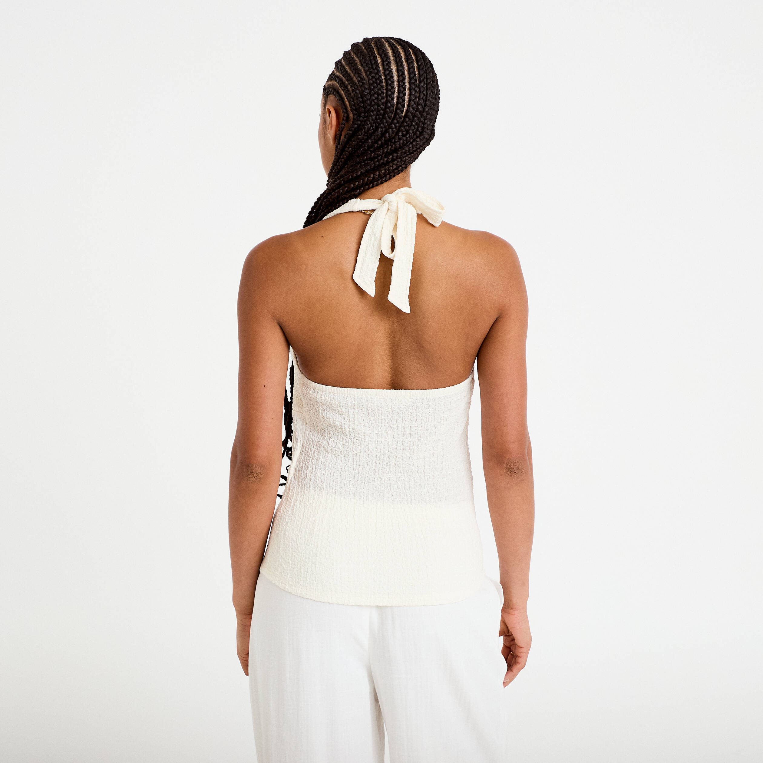 Top cintr&eacute; sans manches avec relief ecru femme