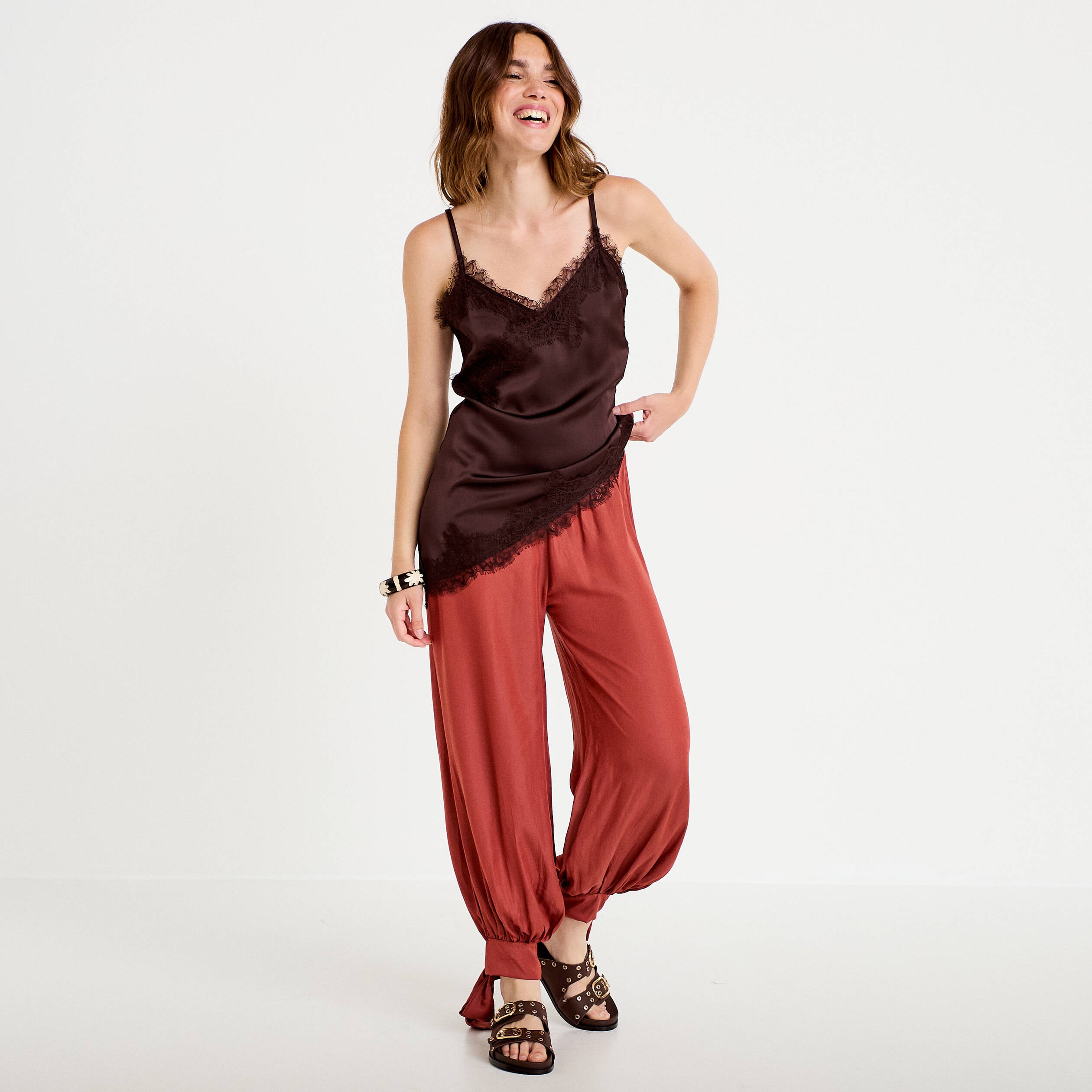 Pantalon large taille standard satin&eacute; vieux rose femme