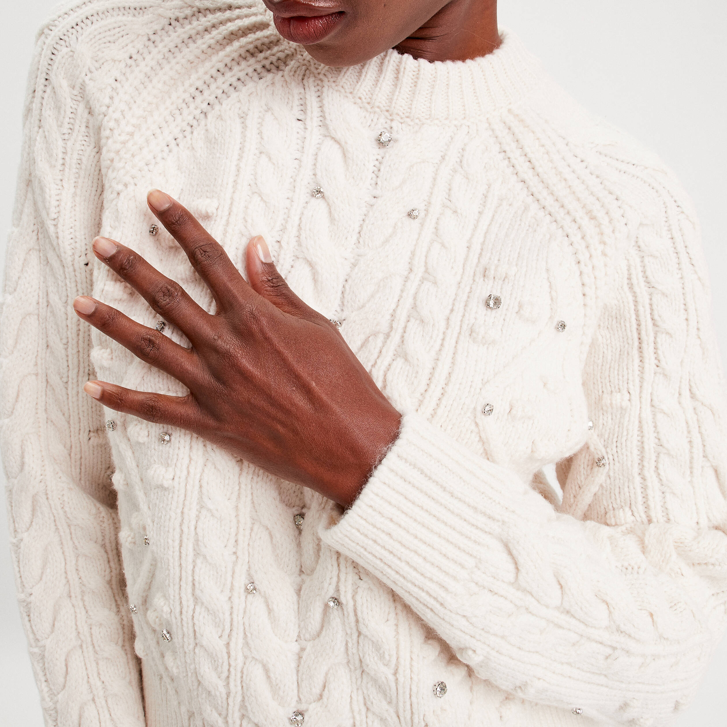 Pull d&eacute;tails bijoux ivoire femme