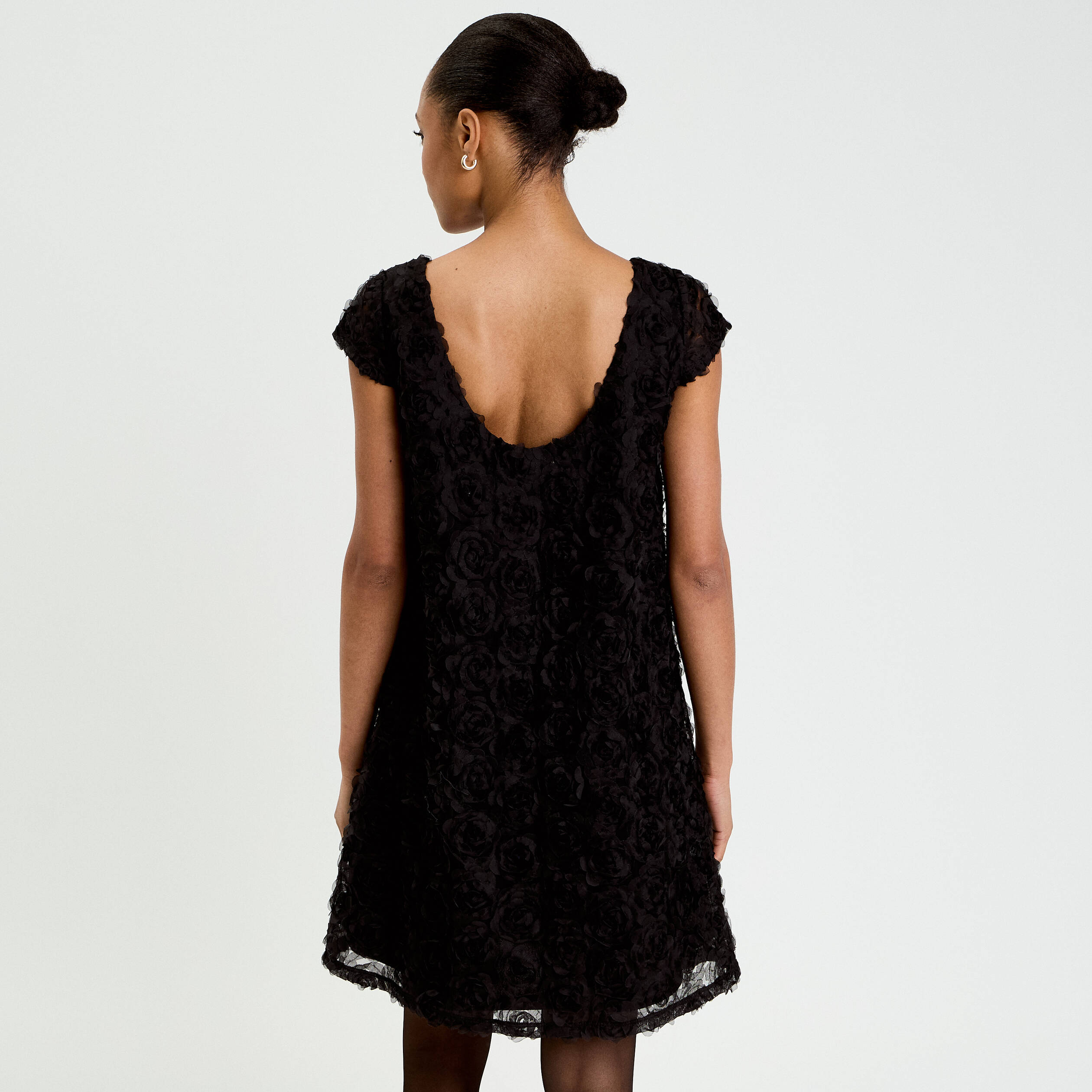 Robe droite motif floral en relief noir femme