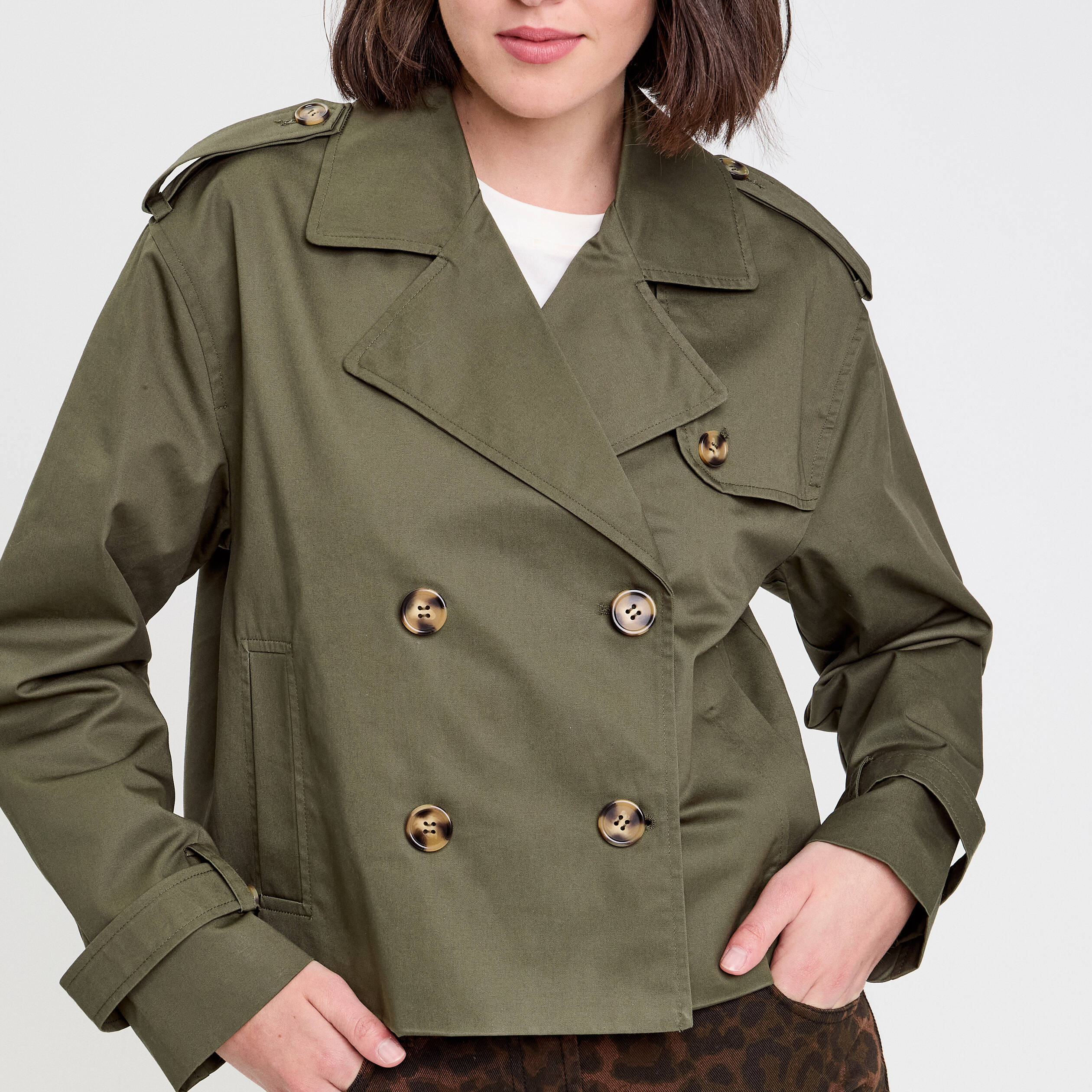 trench court boutonne vert kaki femme Trench court boutonné vert kaki femme