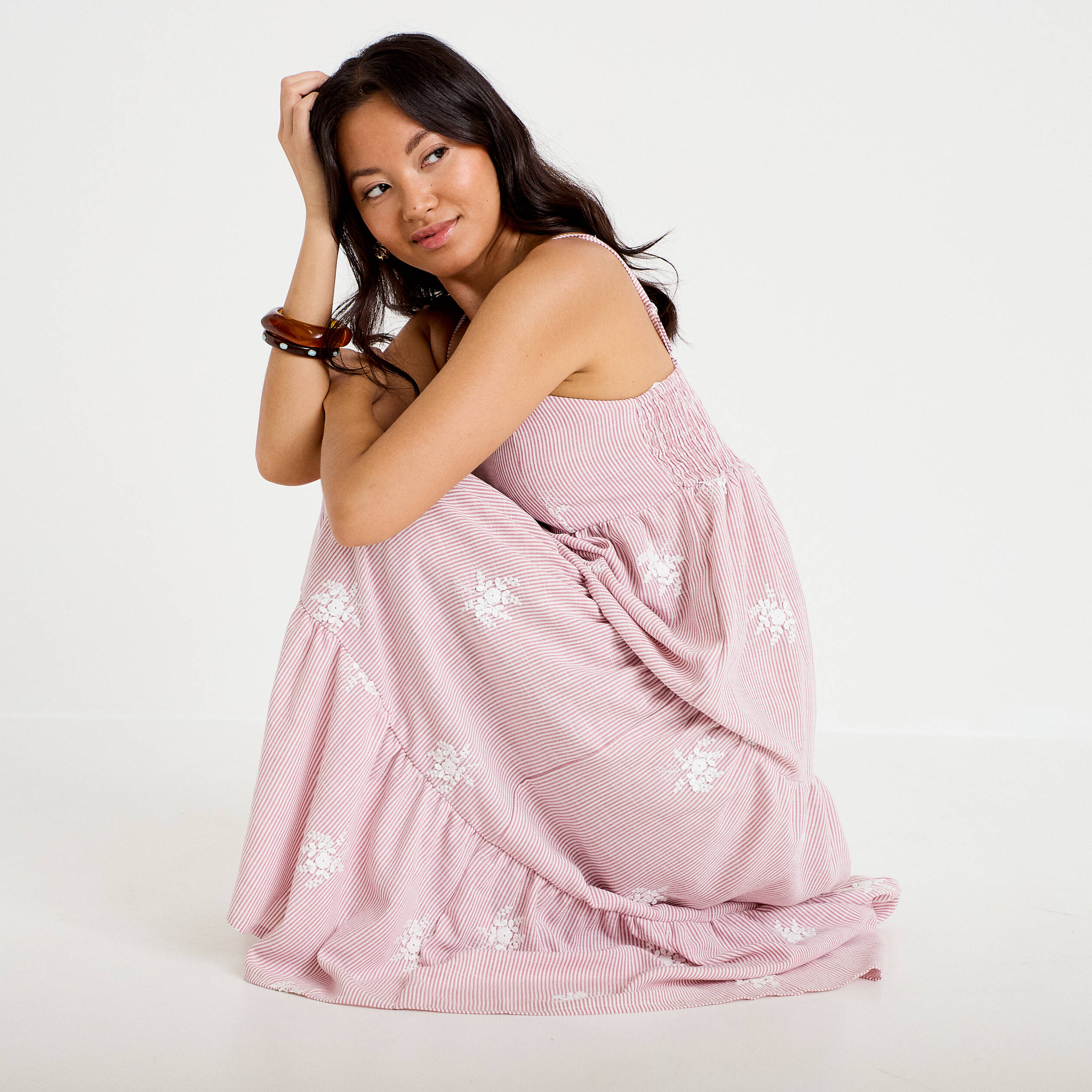 Robe longue &eacute;vas&eacute;e &agrave; fines bretelles rouge femme
