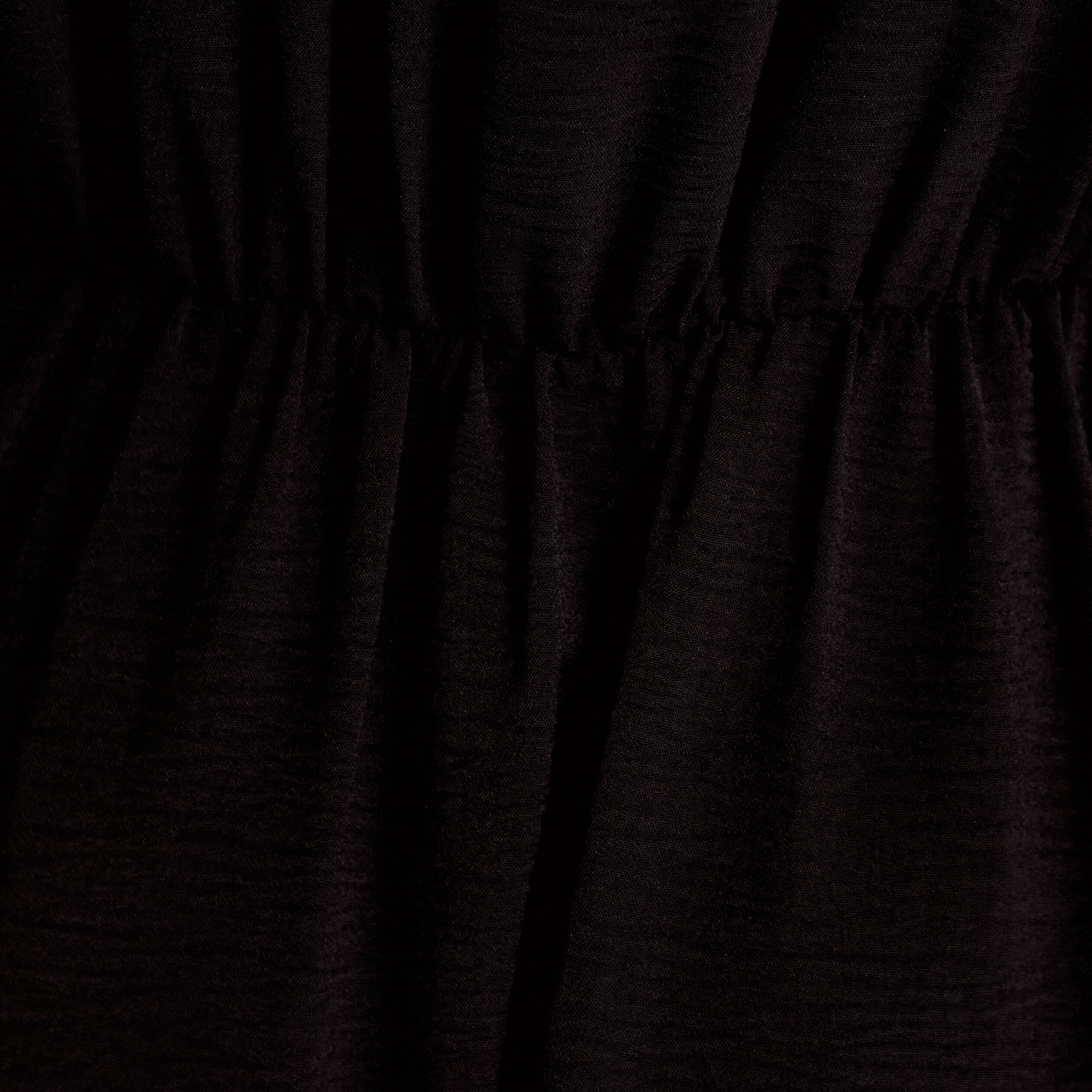 Robe courte &eacute;vas&eacute;e col v manches longues noir femme