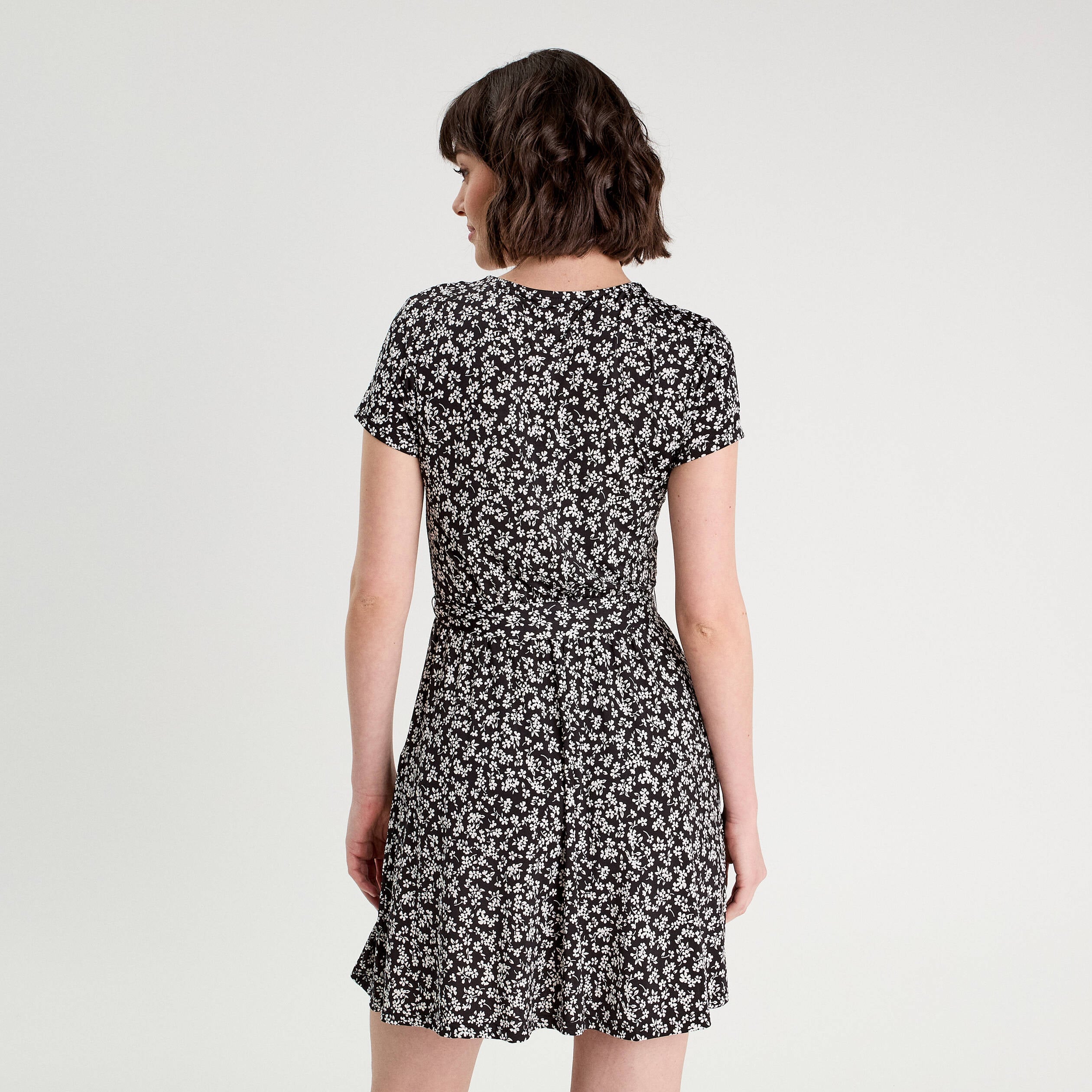 Robe &eacute;vas&eacute;e boutonn&eacute;e noir femme