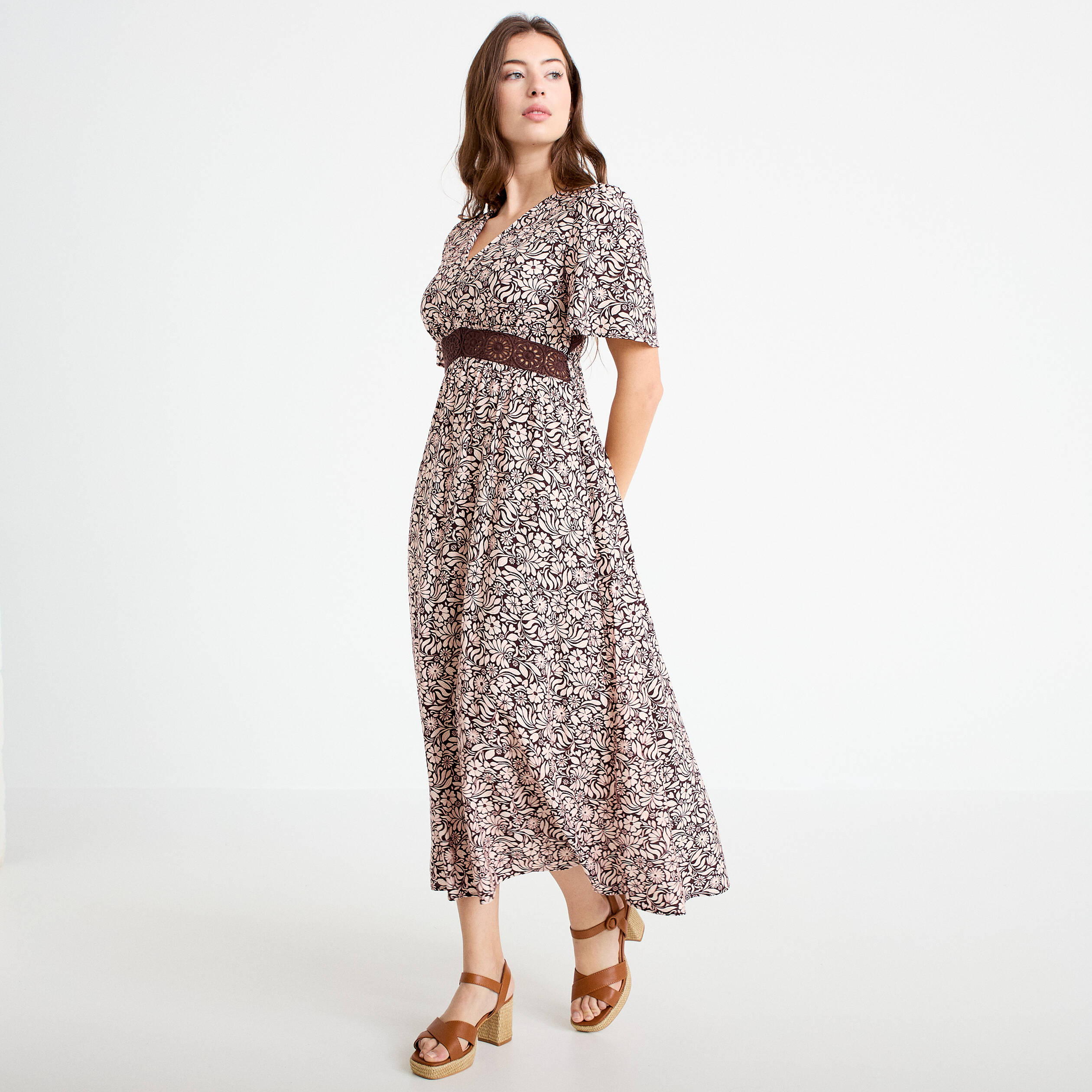 Robe longue &eacute;vas&eacute;e col v manches courtes marron femme