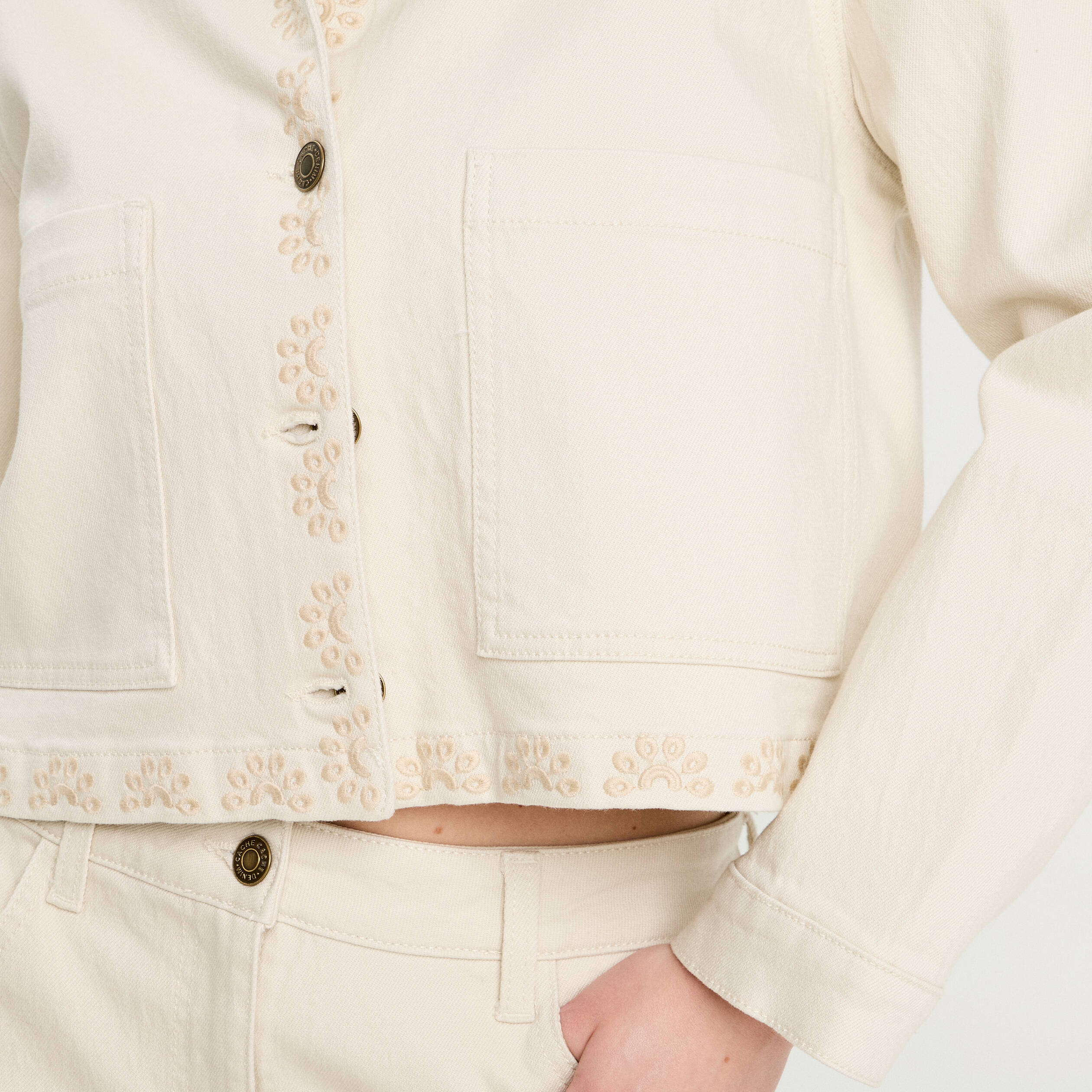 Veste brodée boutonnée ecru femme