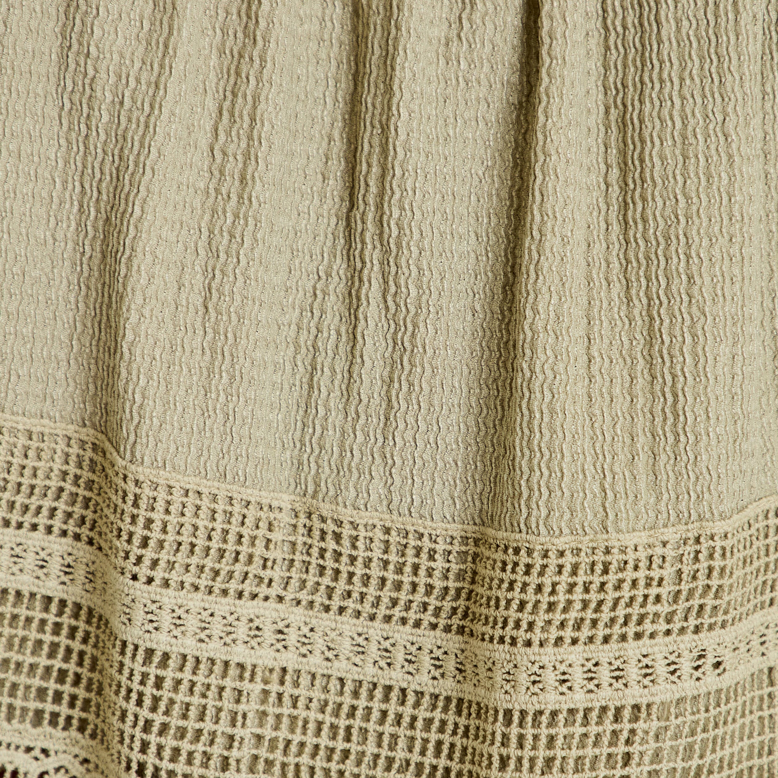 Top &agrave; bretelles broderie vert kaki femme