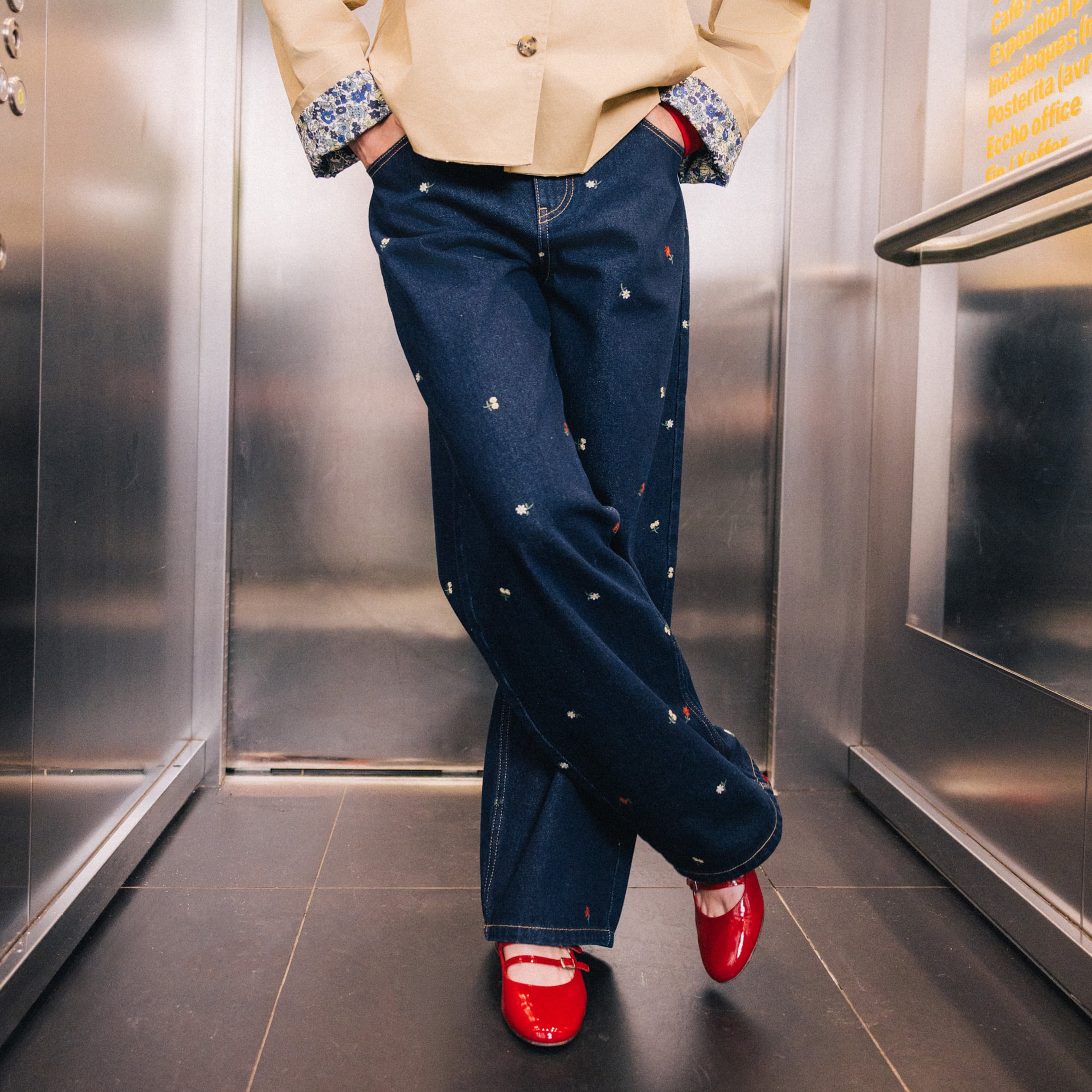 Jean avec broderie bleu marine femme