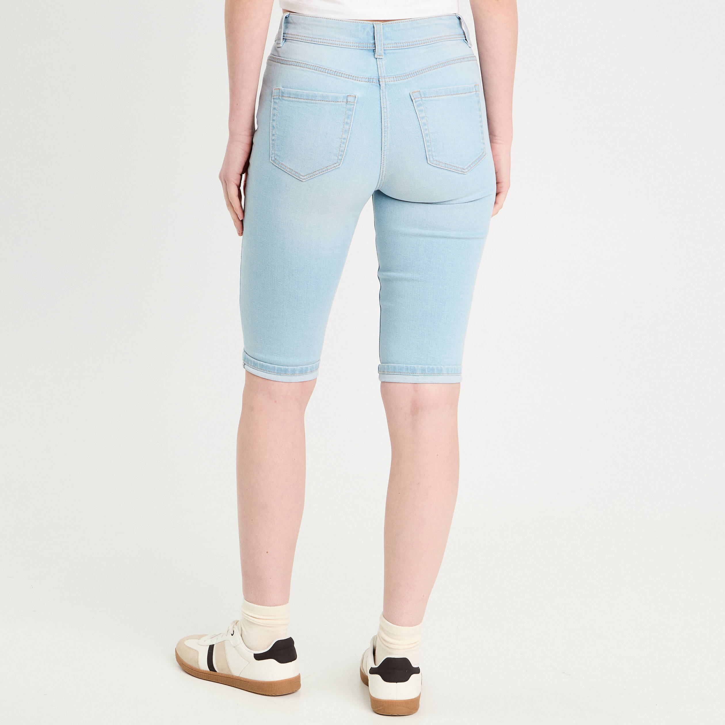 Bermuda skinny en jean denim bleach femme