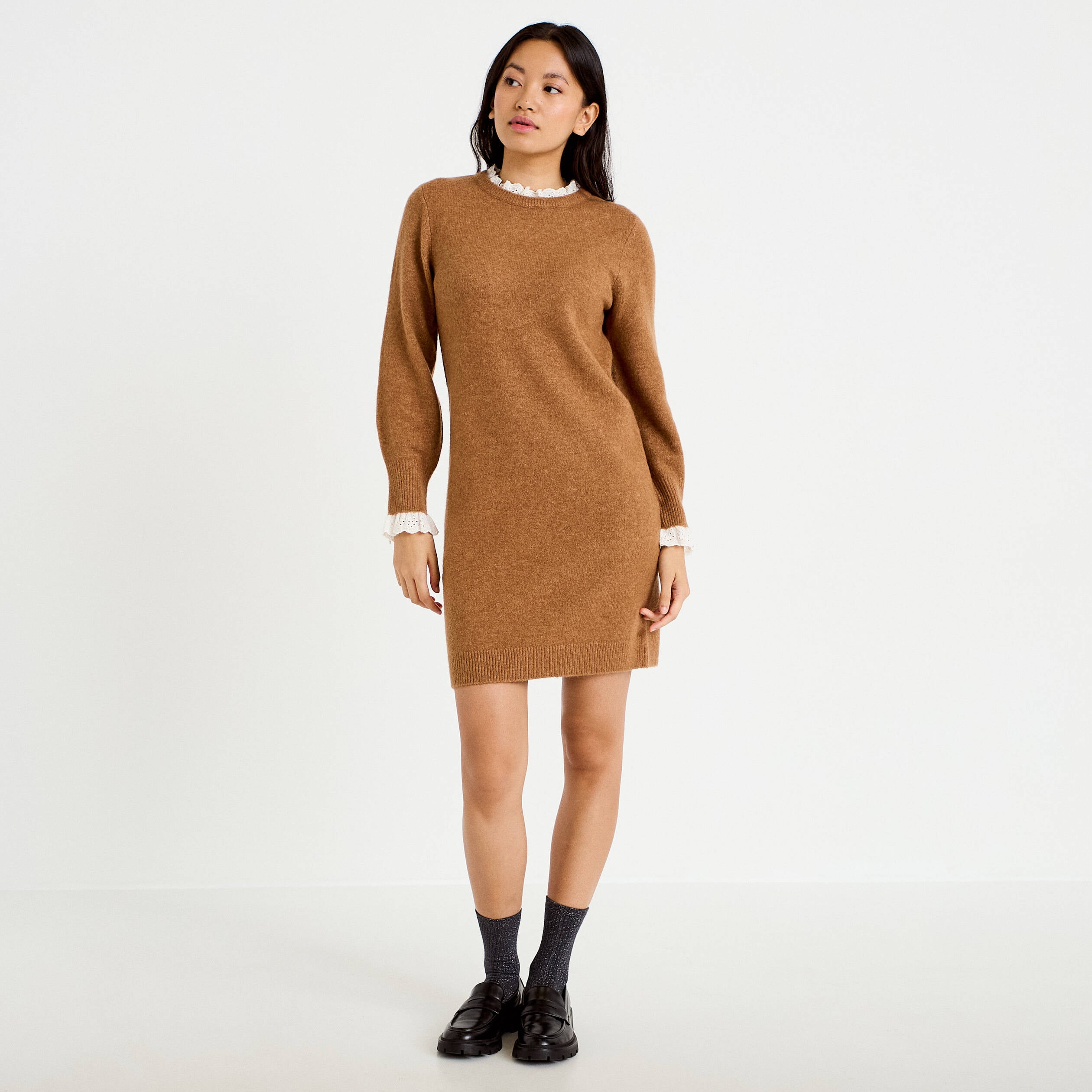 Robe pull ajust&eacute;e col rond dentelle camel femme