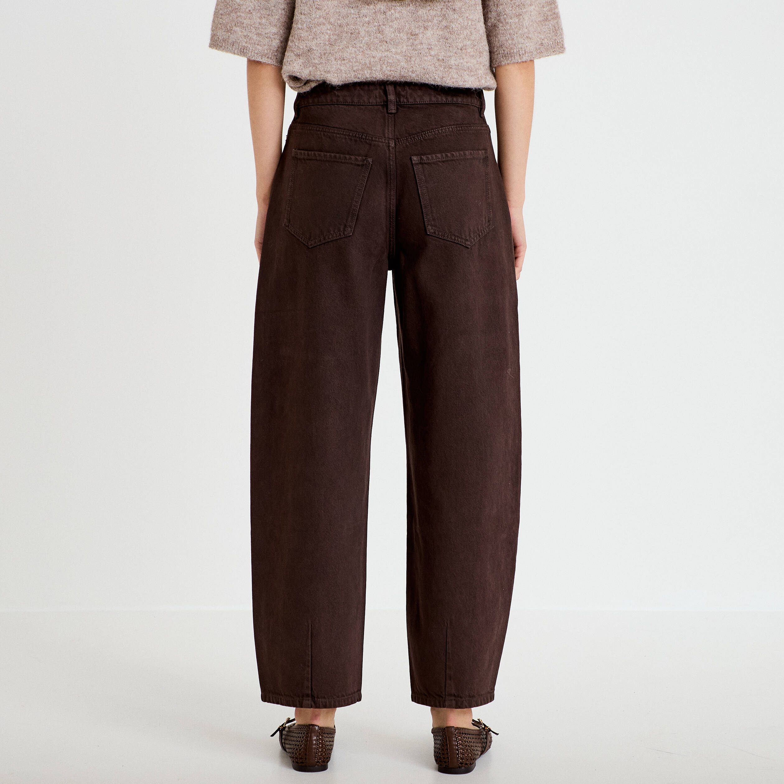 Jean barrel taille standard marron fonc&eacute; femme