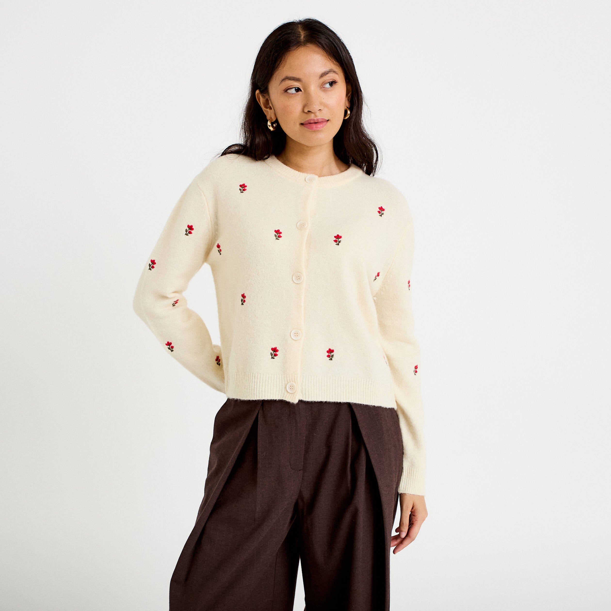 Gilet manches longues broderies col rond beige femme