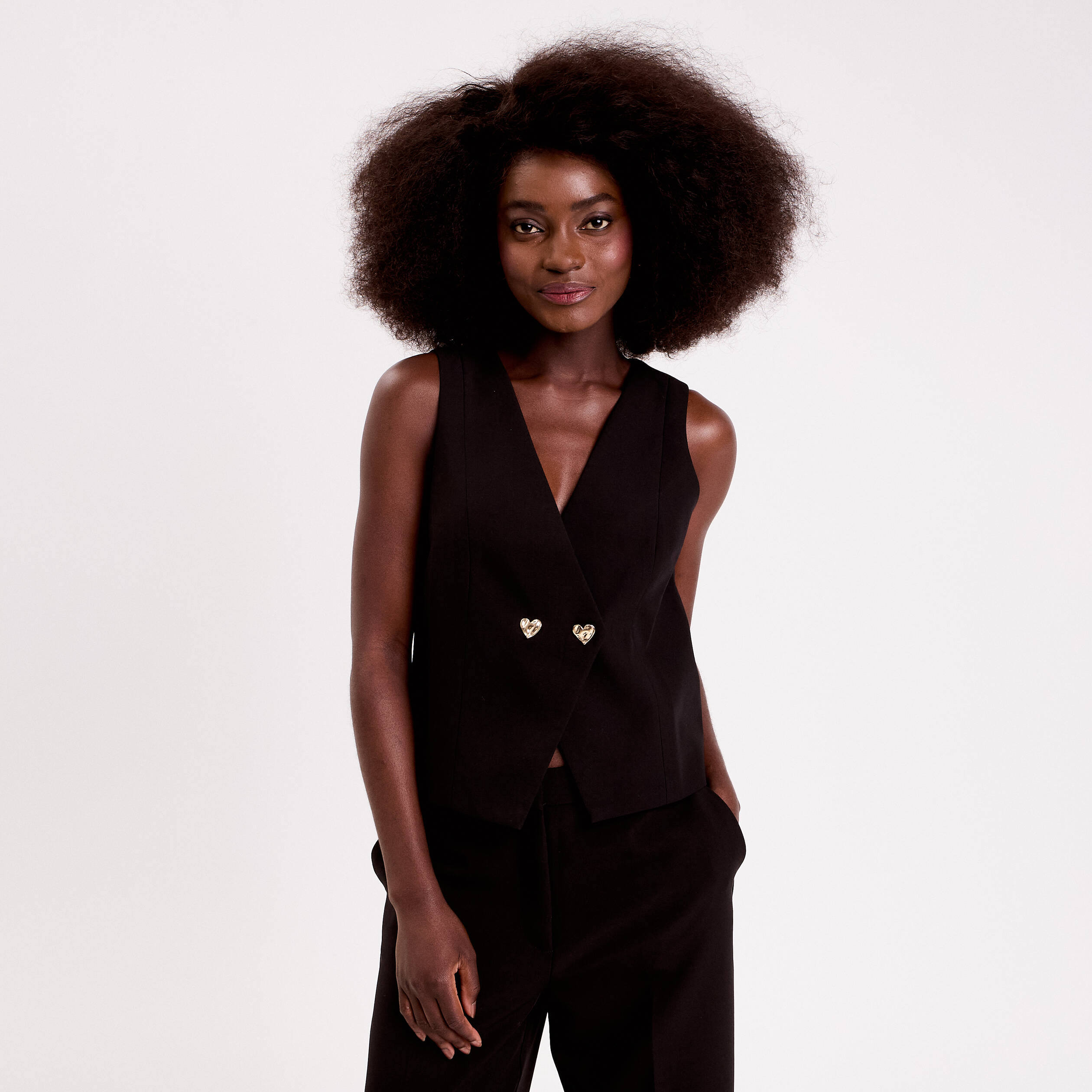Gilet sans manches boutons coeur noir femme
