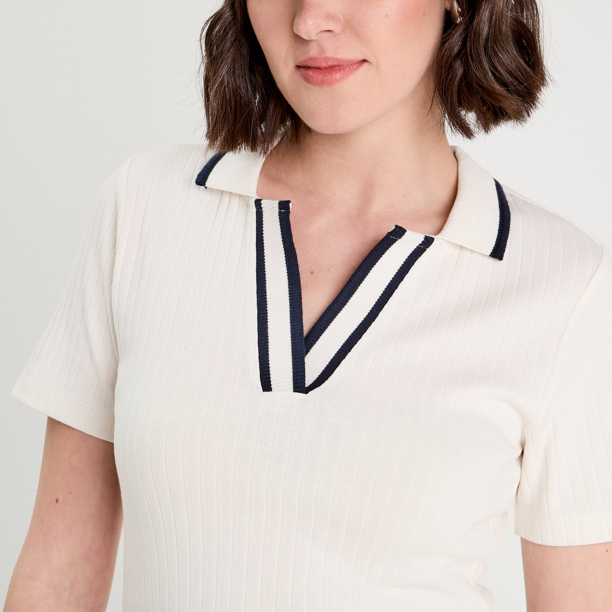 Polo c&ocirc;tel&eacute; manches courtes ecru femme