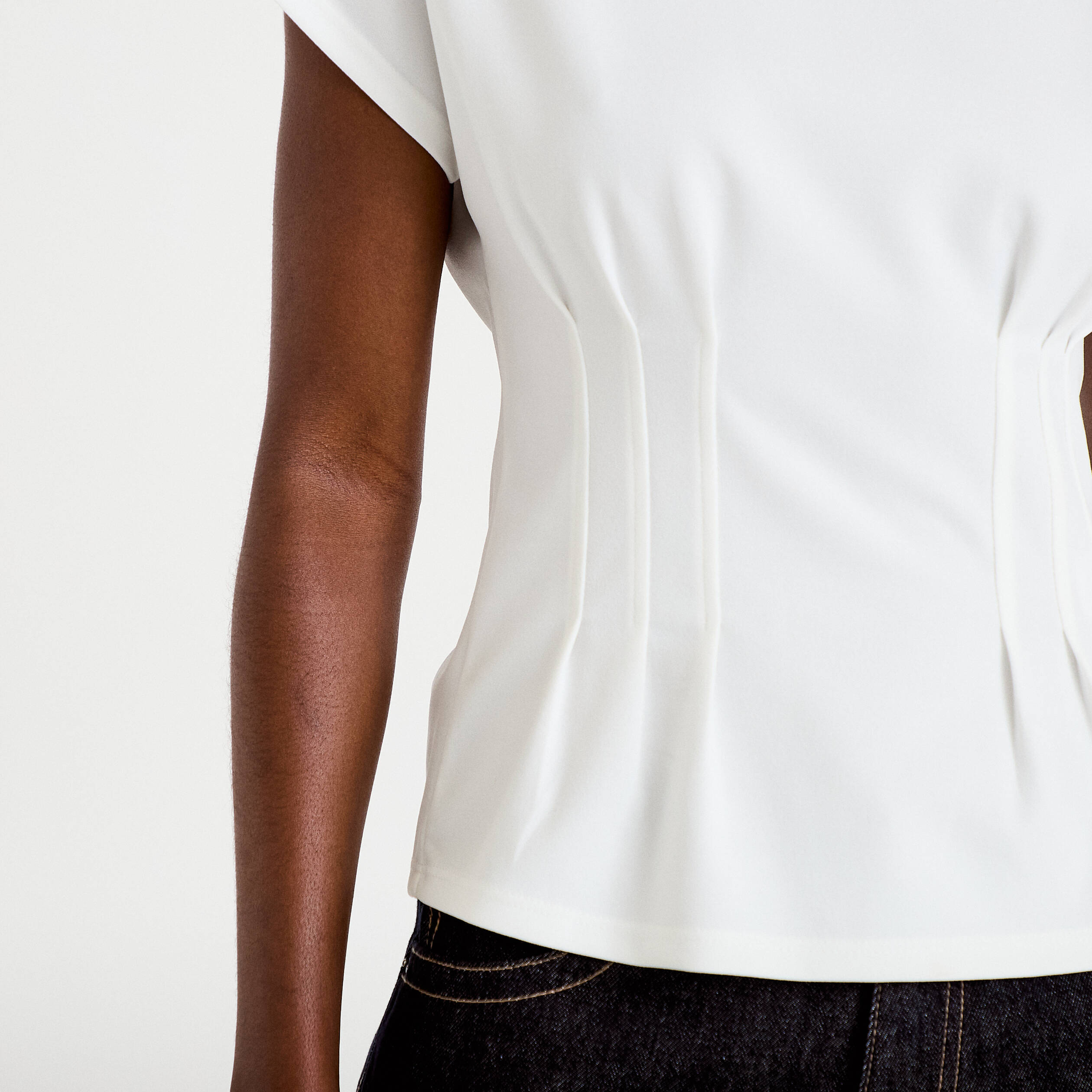 Top ajust&eacute; col rond manches courtes ecru femme
