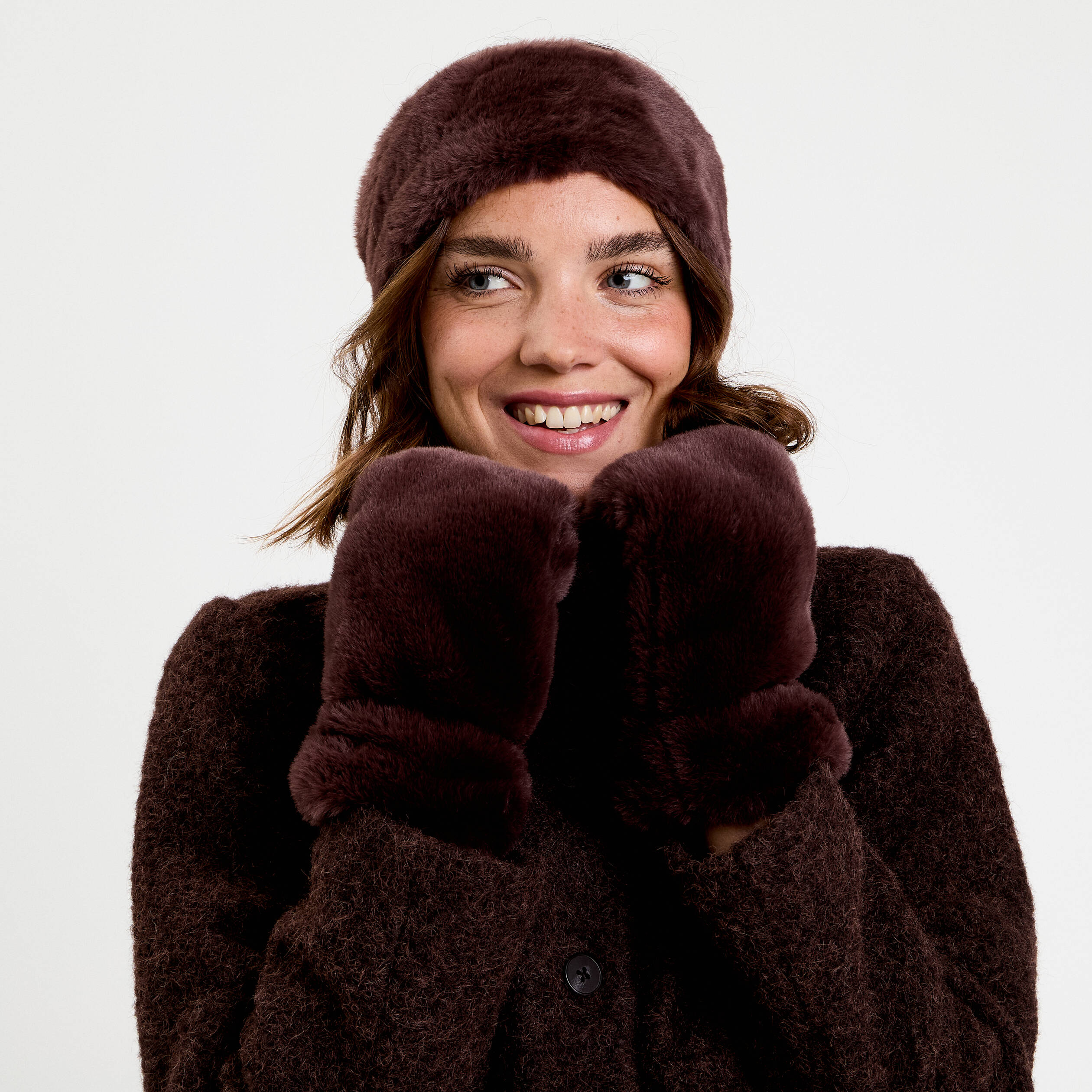 Set bandeau et gants fausse fourrure marron fonc&eacute; femme