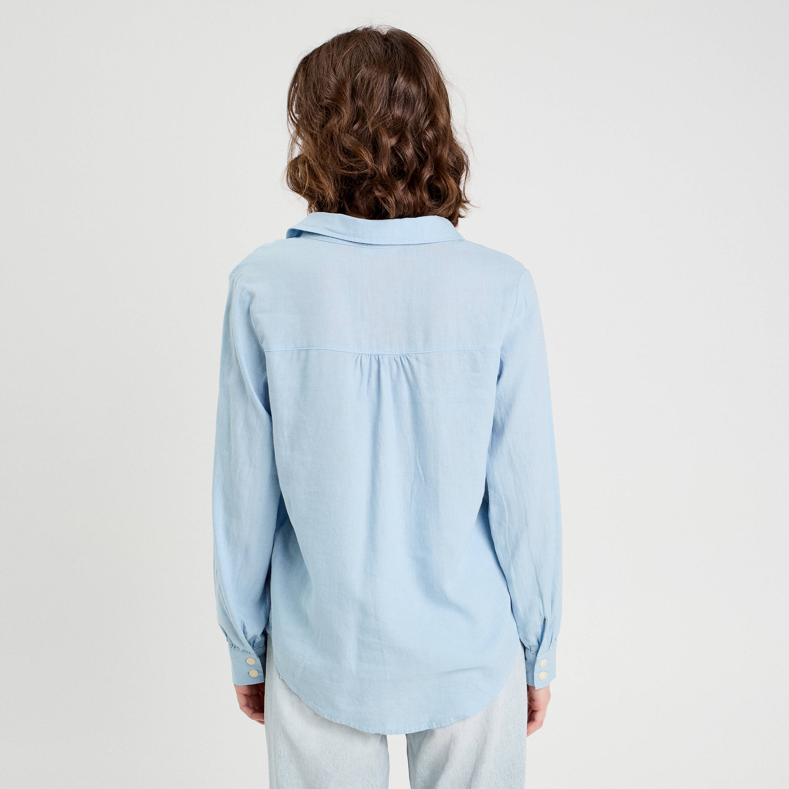 Chemise manches longues contenant du lin bleu pastel femme