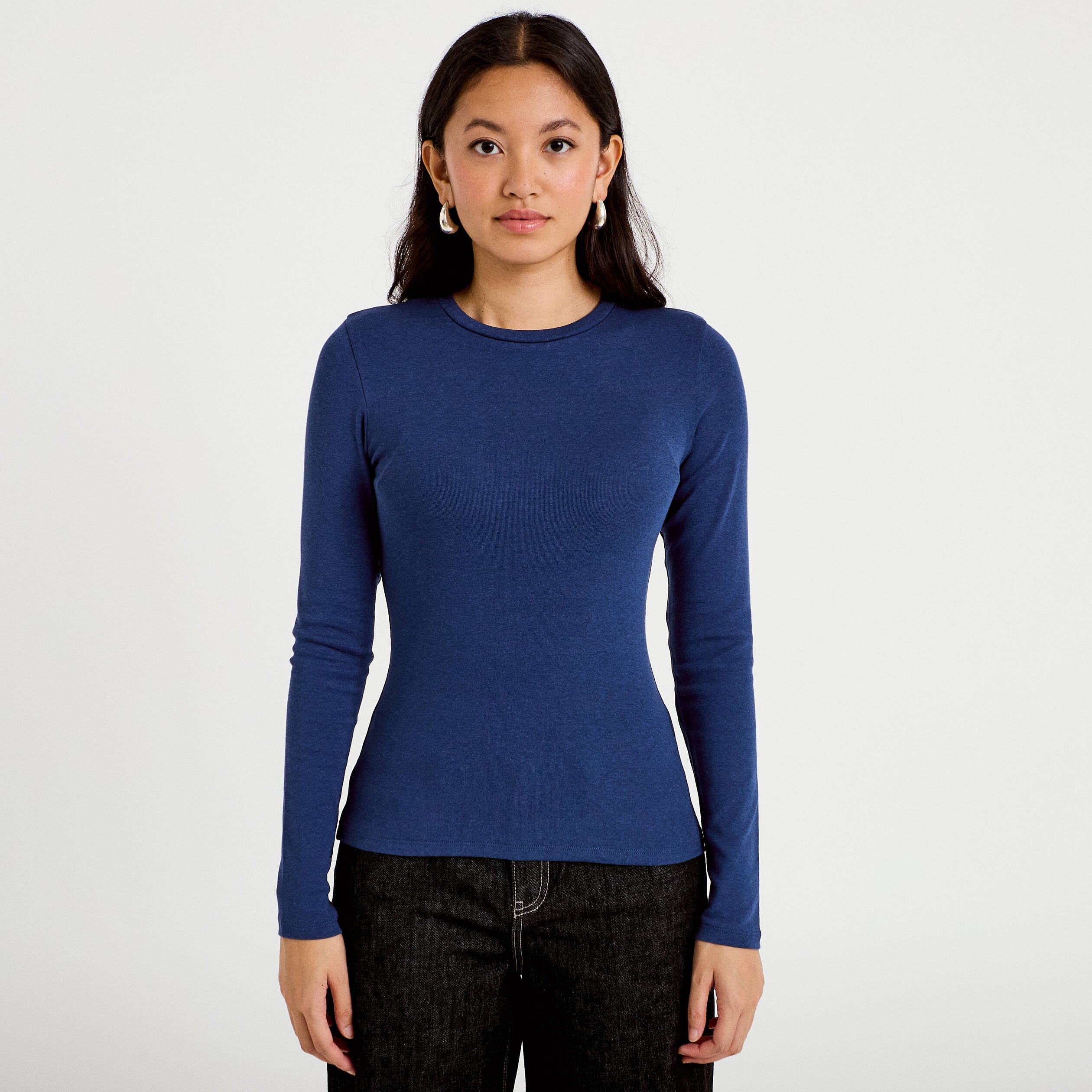 T-shirt cintr&eacute; col rond manches longues bleu fonc&eacute; femme