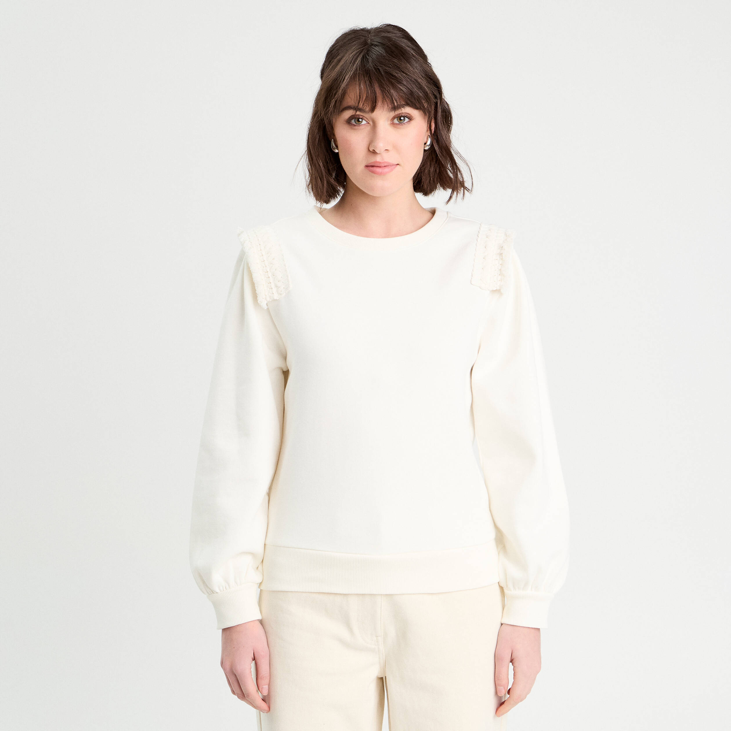 Sweat d&eacute;tails franges ecru femme
