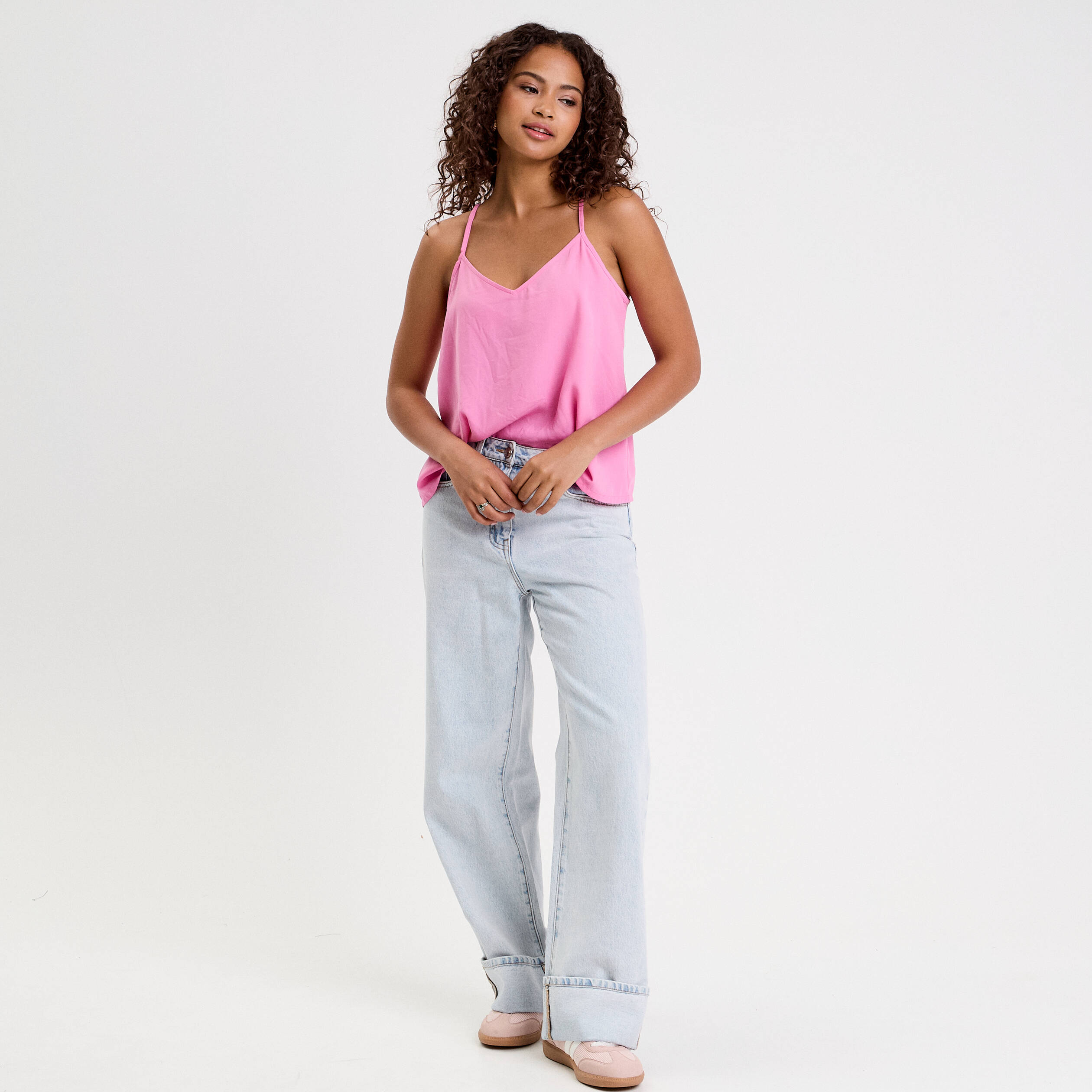 top court col v bretelles fines rose femme Top court col v bretelles fines rose femme